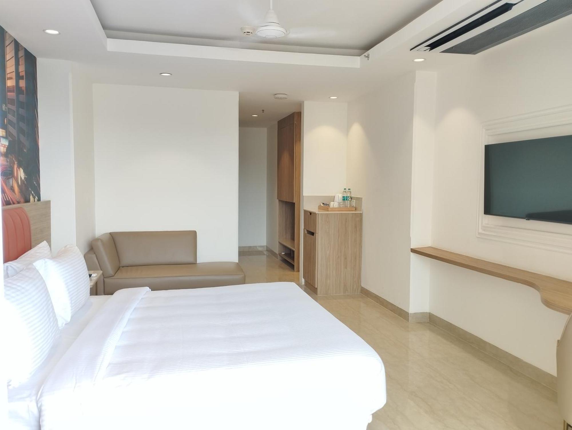 Alivaa Gurugram Sohna Road Center Hotel