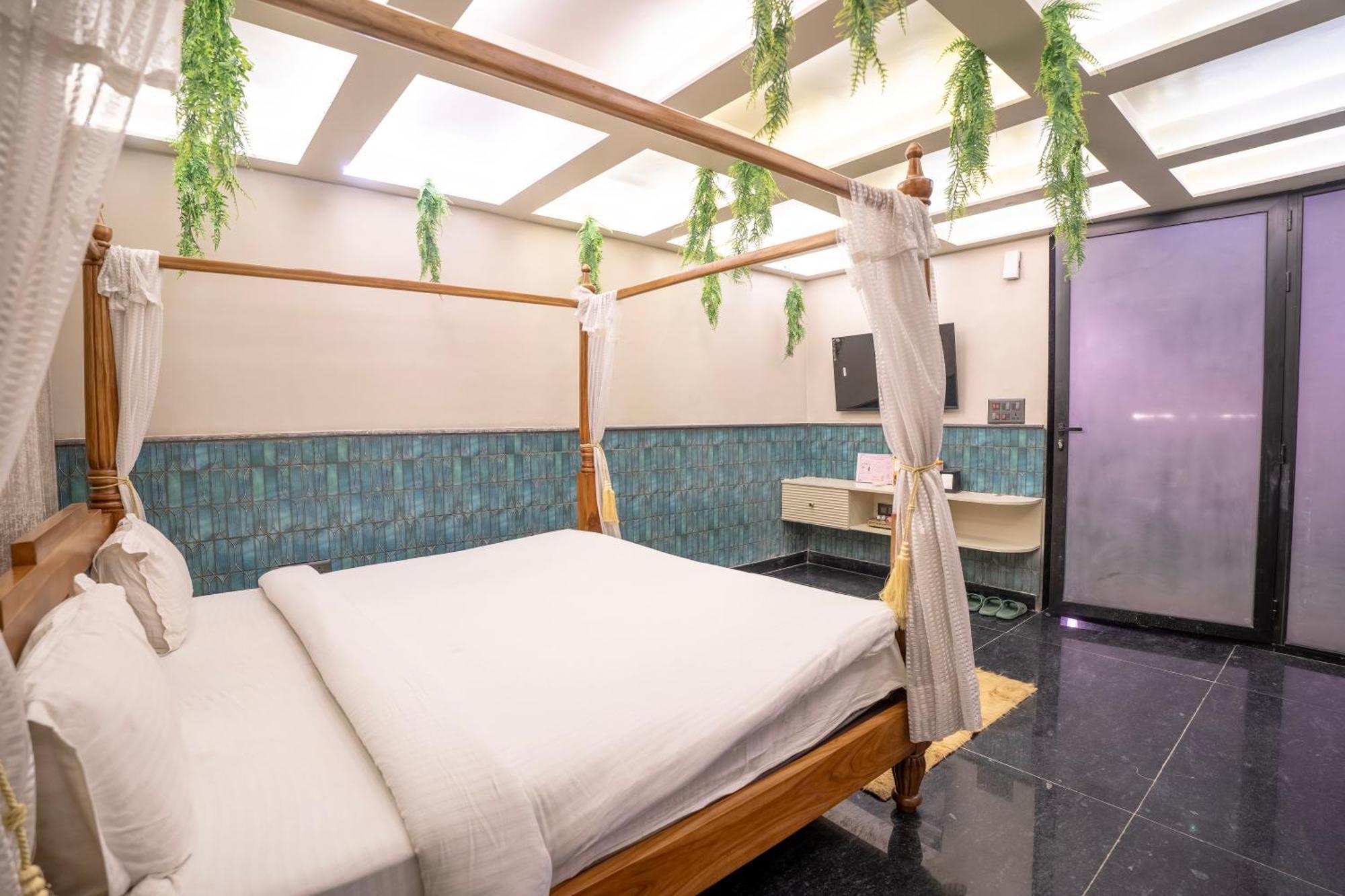 Hotel Orsom Sassy - Sector 42 Gurgaon