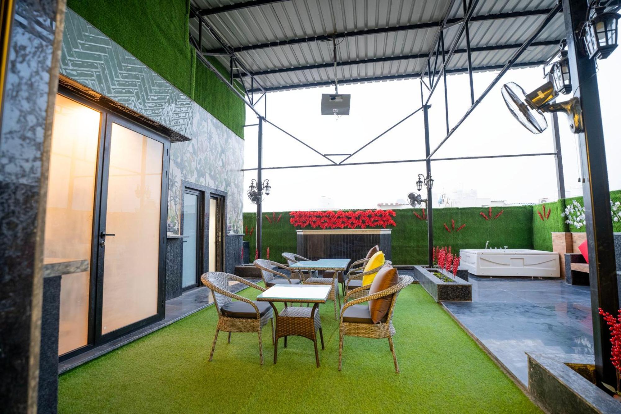 Orsom Sassy - Sector 42 Gurgaon
