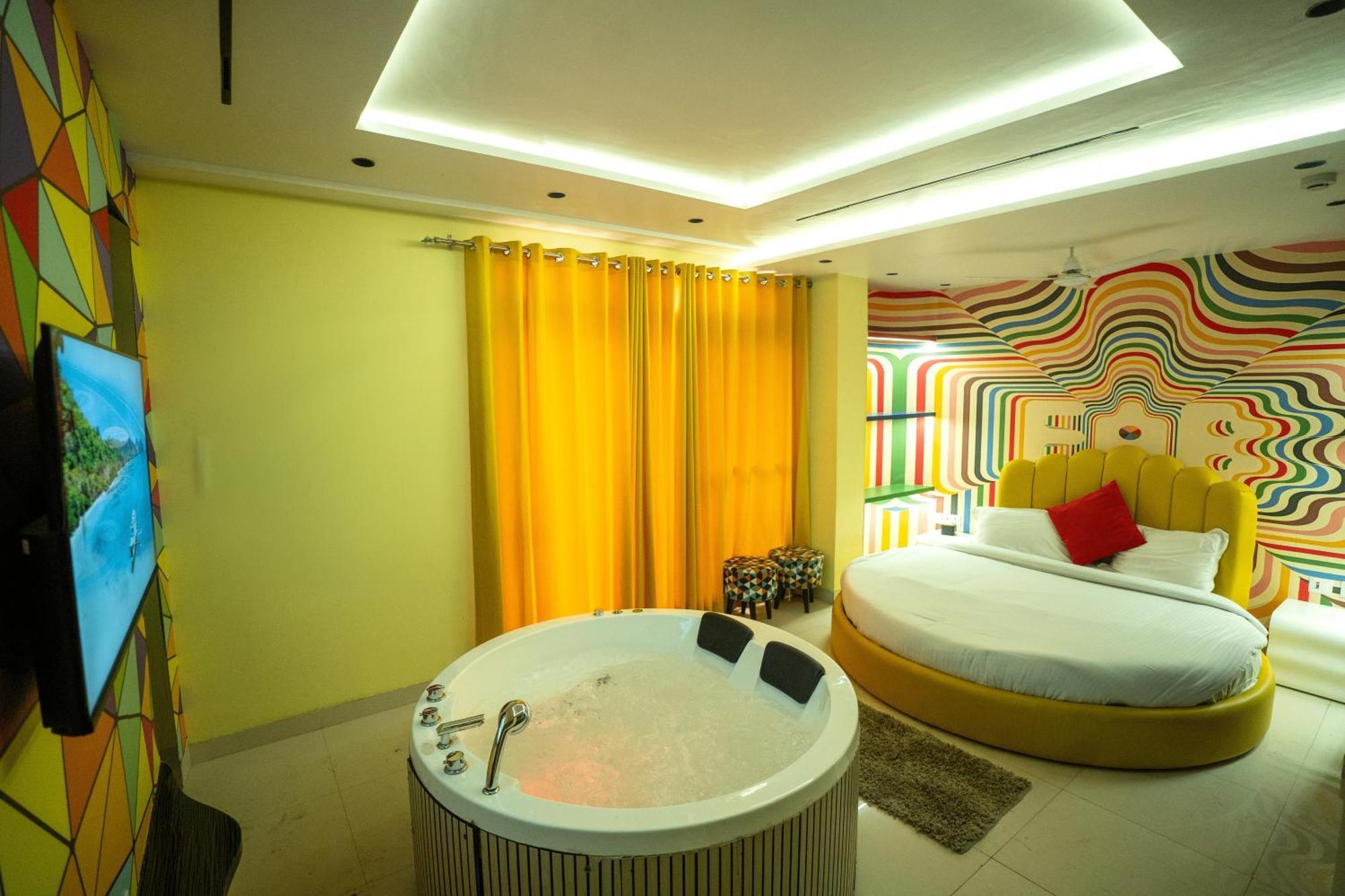 Hotel Orsom Sassy - Sector 42 Gurgaon