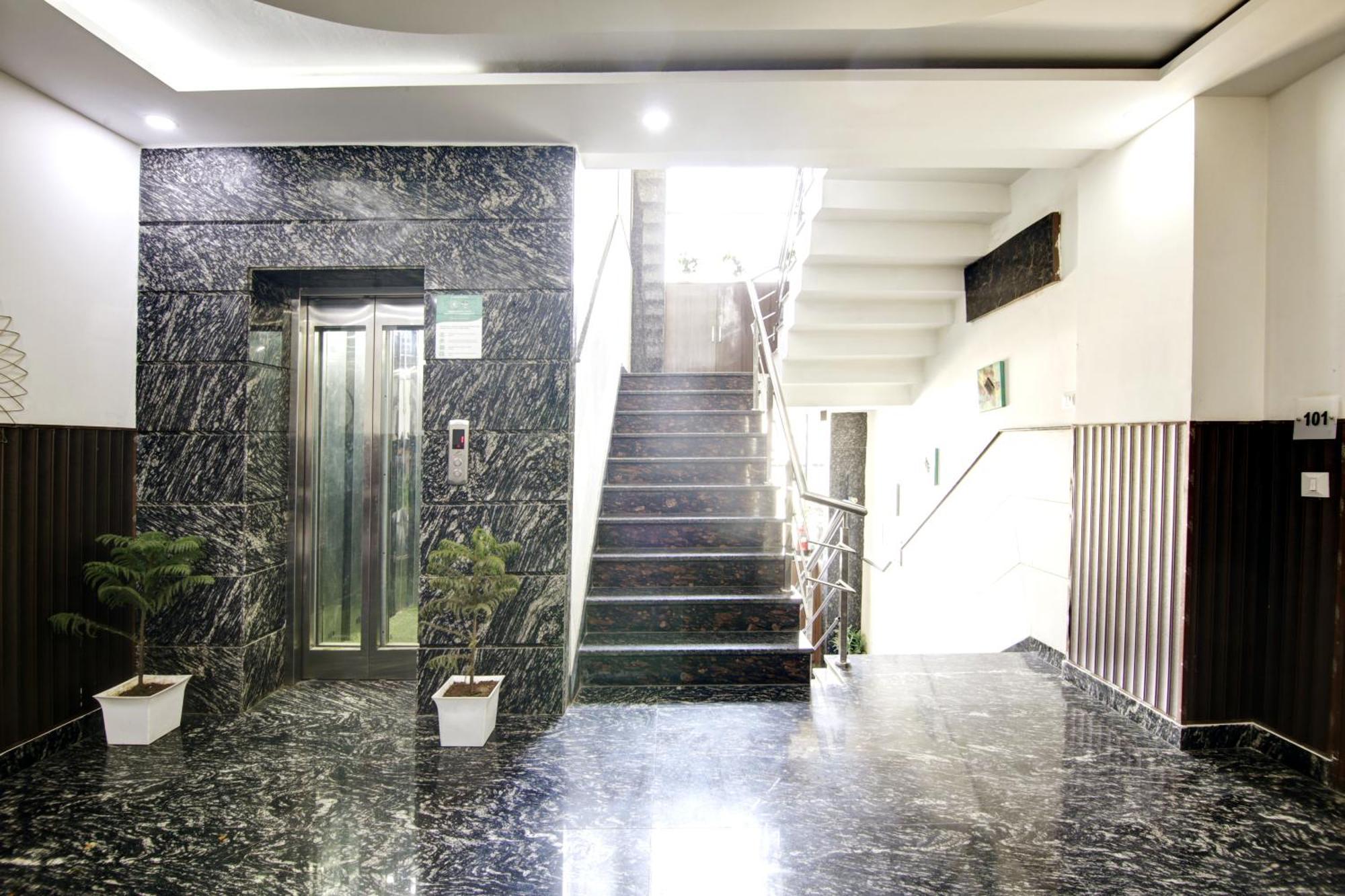 Grand Manor Hotel