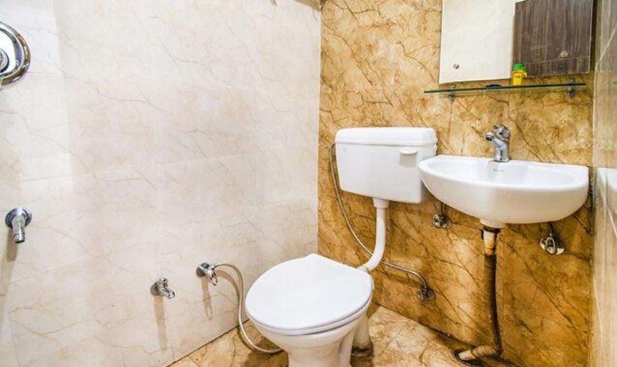 Hotel Fabhotel Golden Leaf Gurgaon