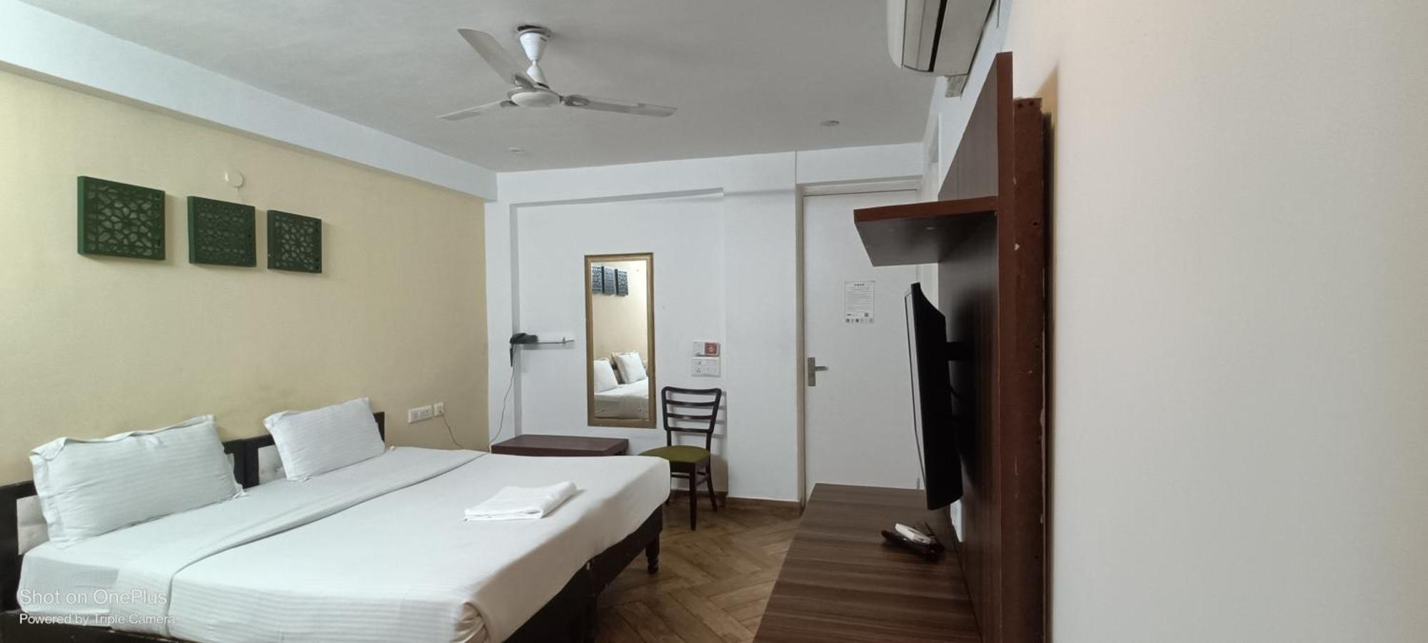 Hostel Nuab House - Near Fortis, Max, Medanta, Paras Hospitals And Huda Metro
