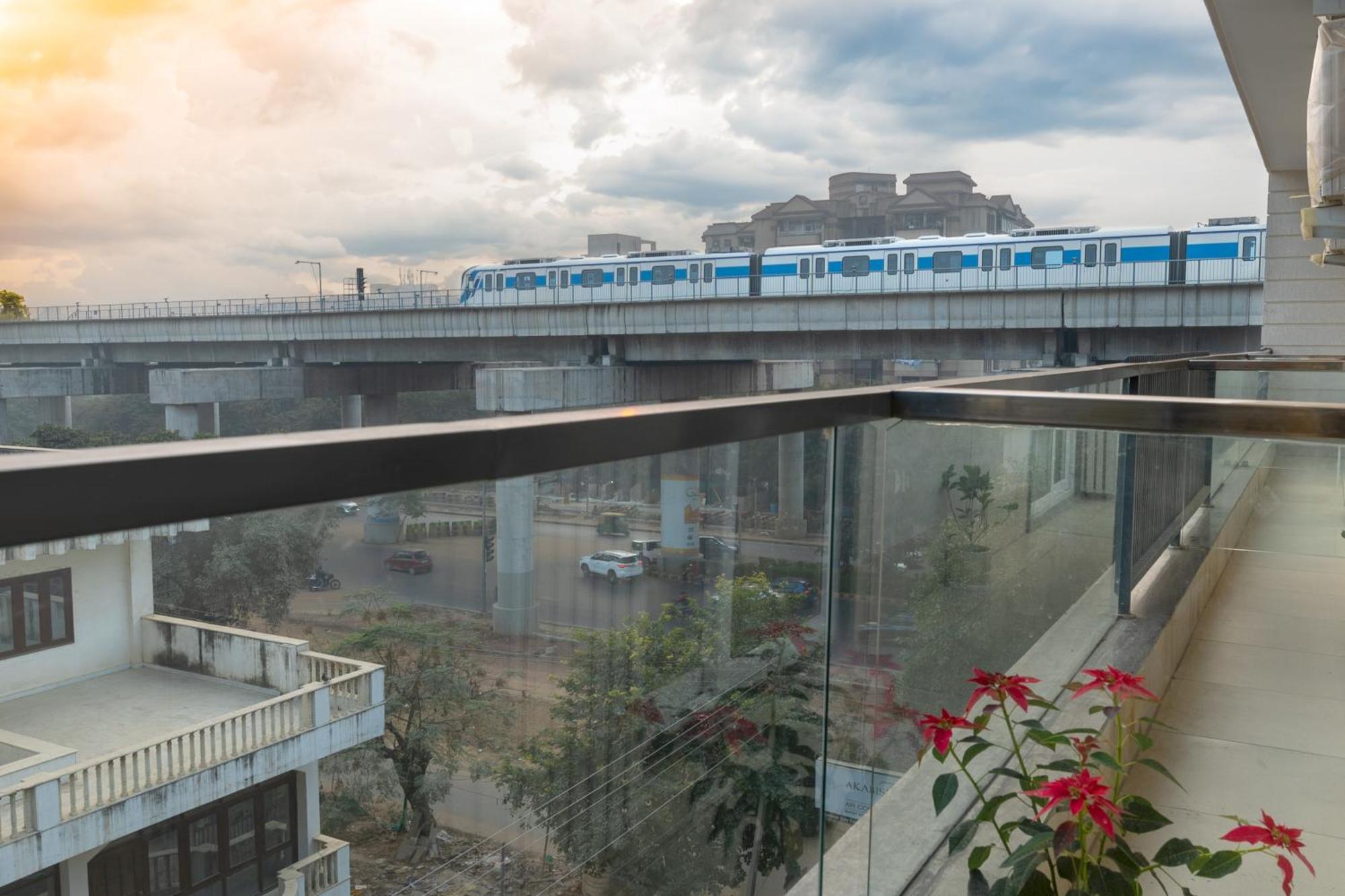 Zest Living Sector 55 Apartment *