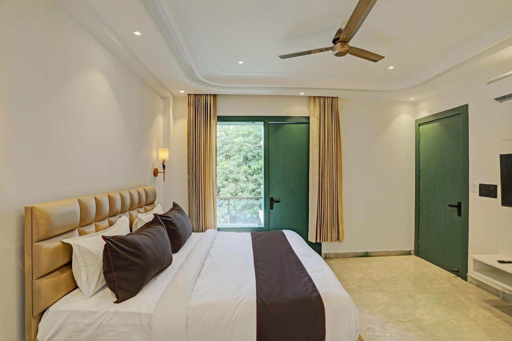 Collection O Rose Gold Hotel Gurgaon