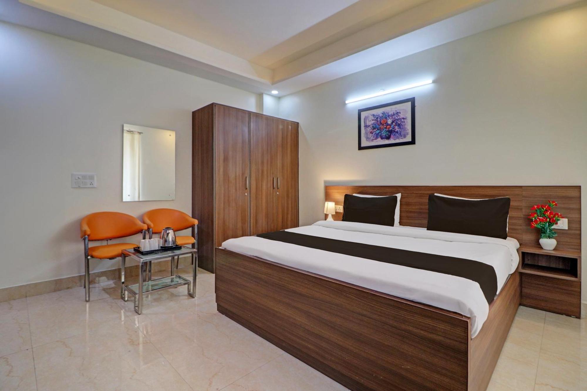 Hotel Oyo The Indian Hotel 4*