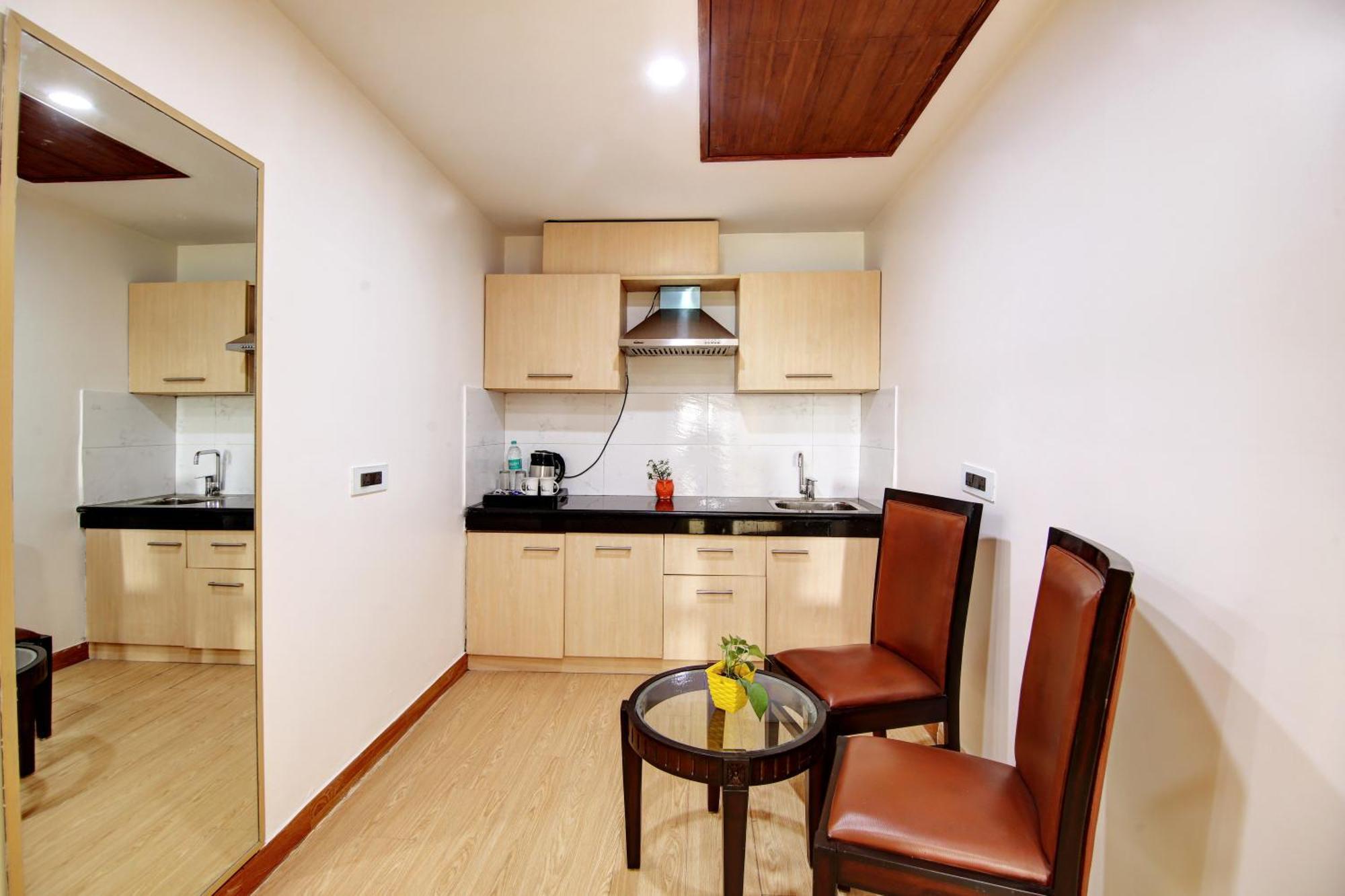 Hotel Limewood - Unitech Cyber Park
