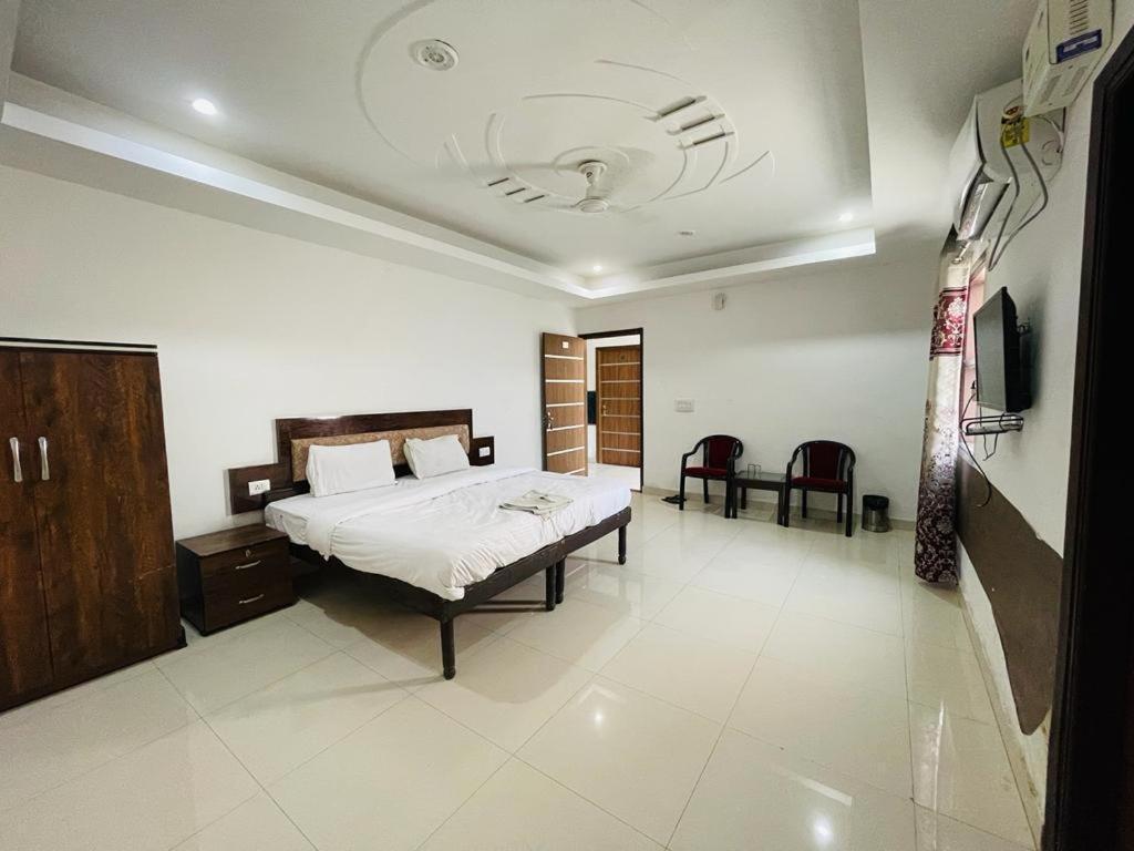 Dolphin By Staykr Hotel *