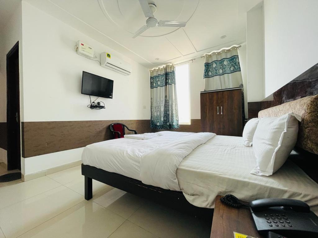 Dolphin By Staykr Hotel Gurgaon
