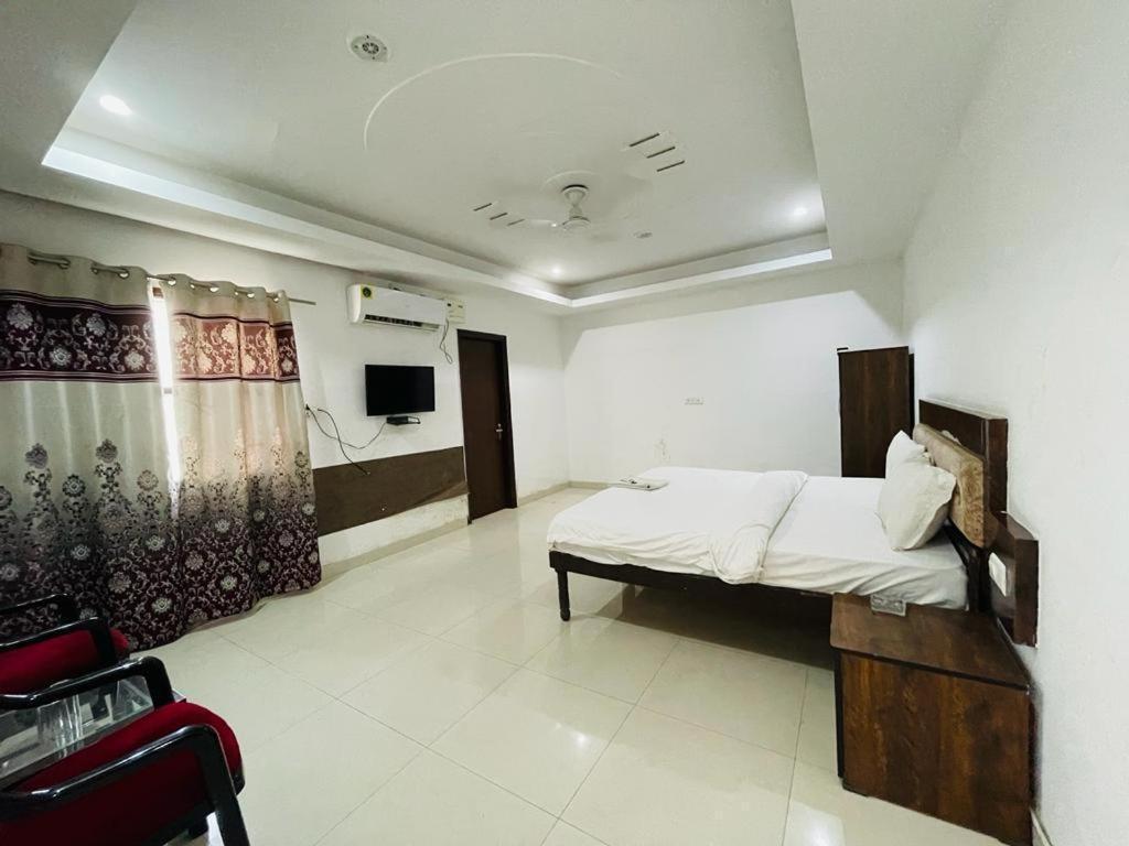 Dolphin By Staykr Hotel *
