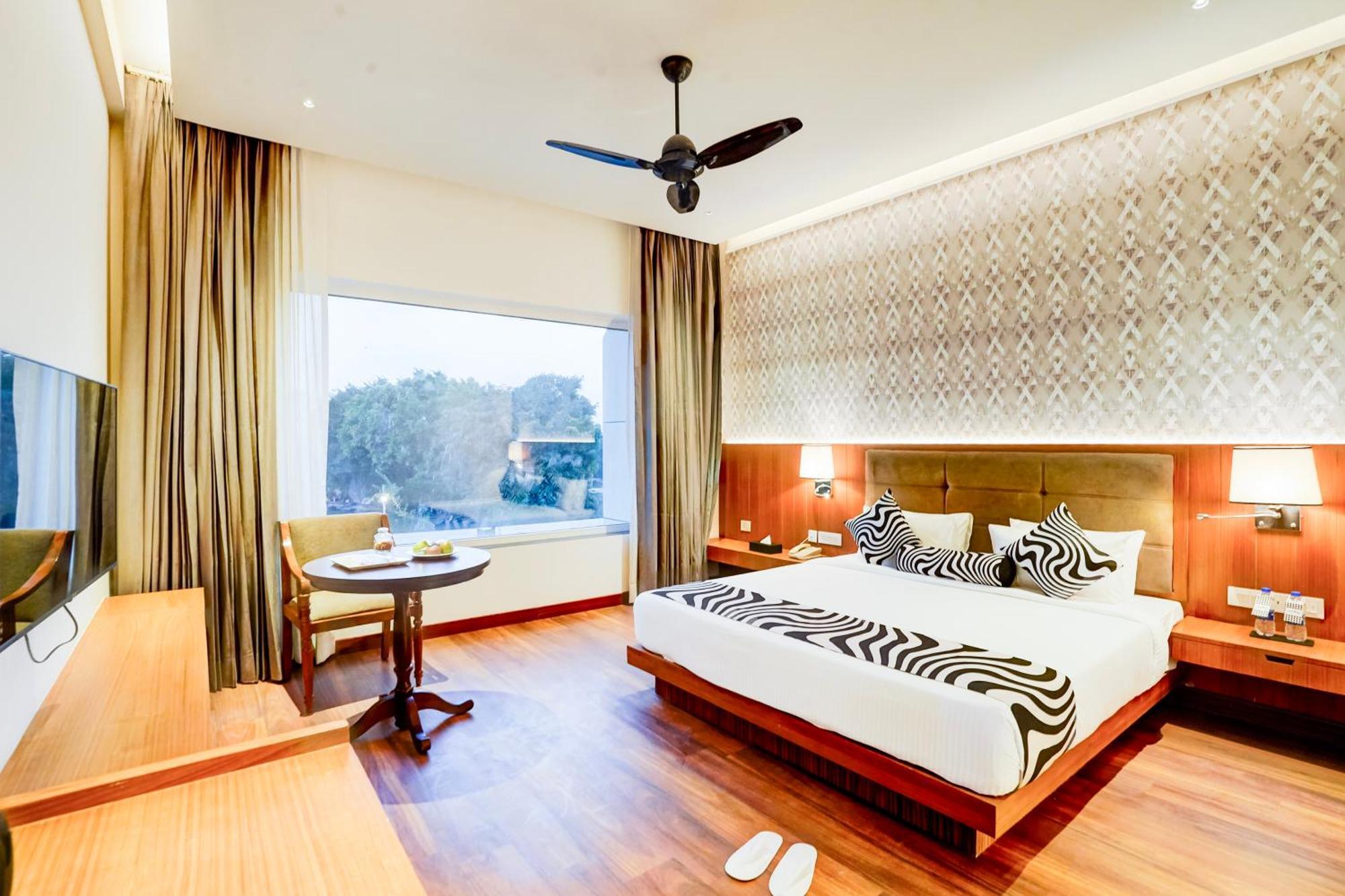 Hotel Sunday And Gurgaon