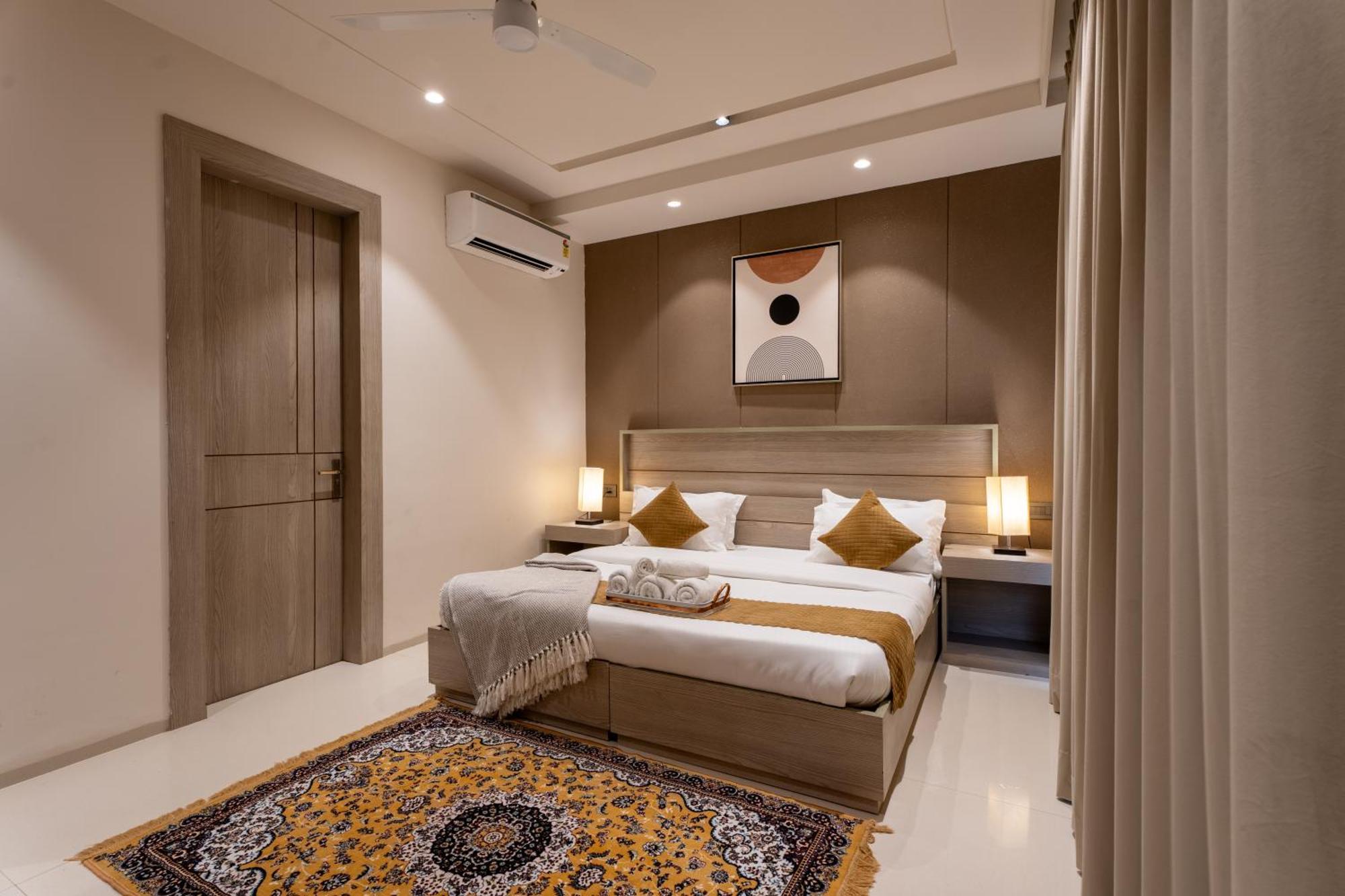 The Lodgers Luxury Near Golf Course Road Hotel 4*