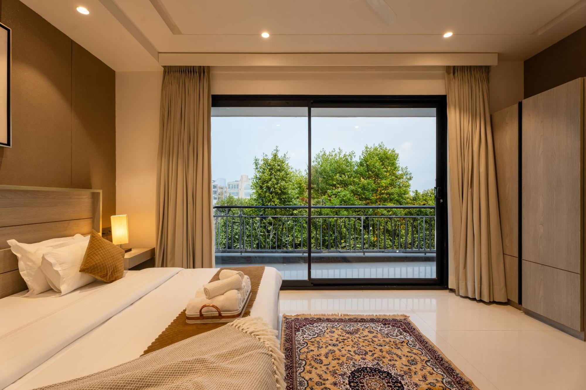 Hotel The Lodgers Luxury Near Golf Course Road