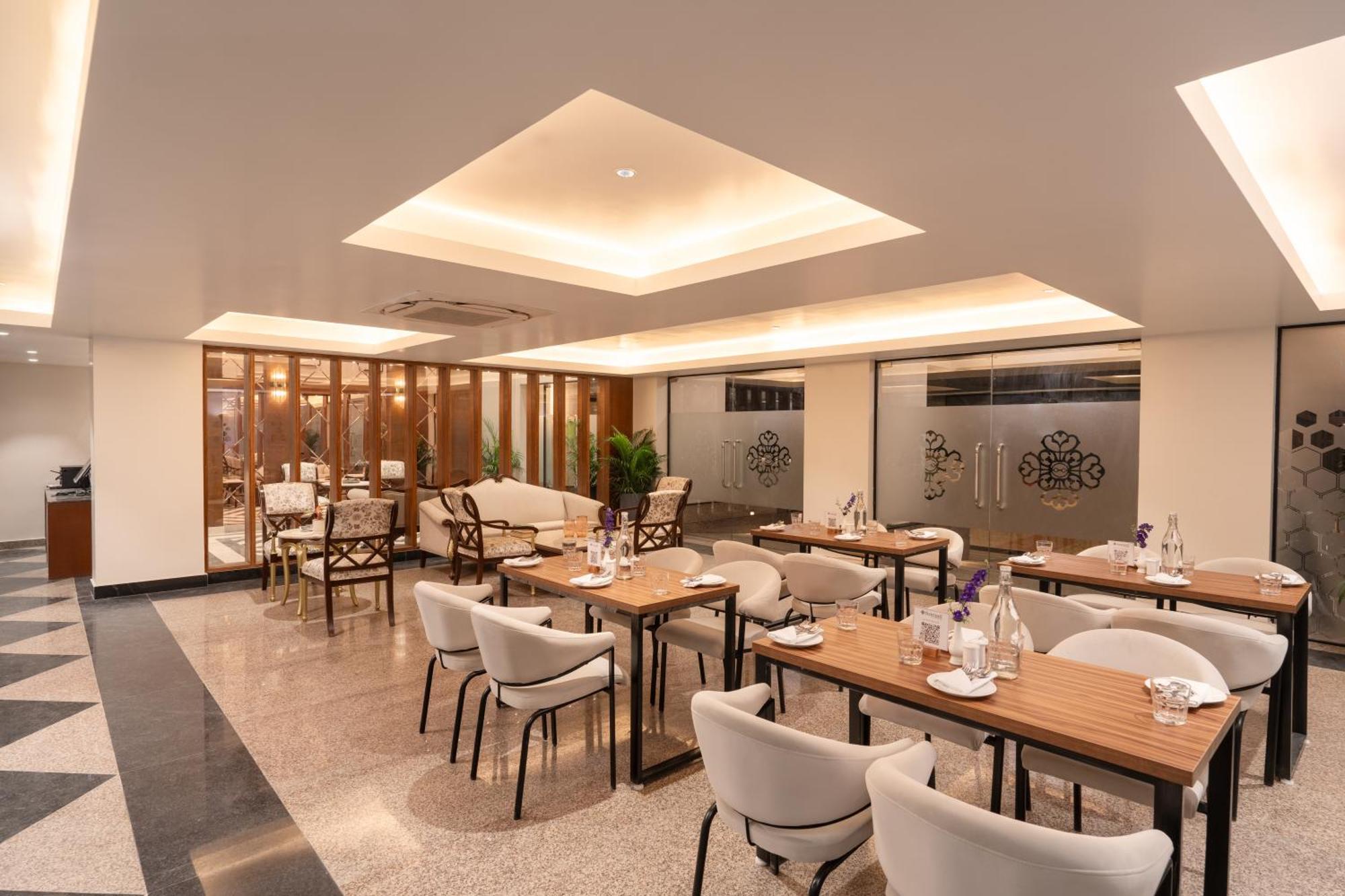 Hotel Foxtrail, Sector 42 - Am Kollection Gurgaon