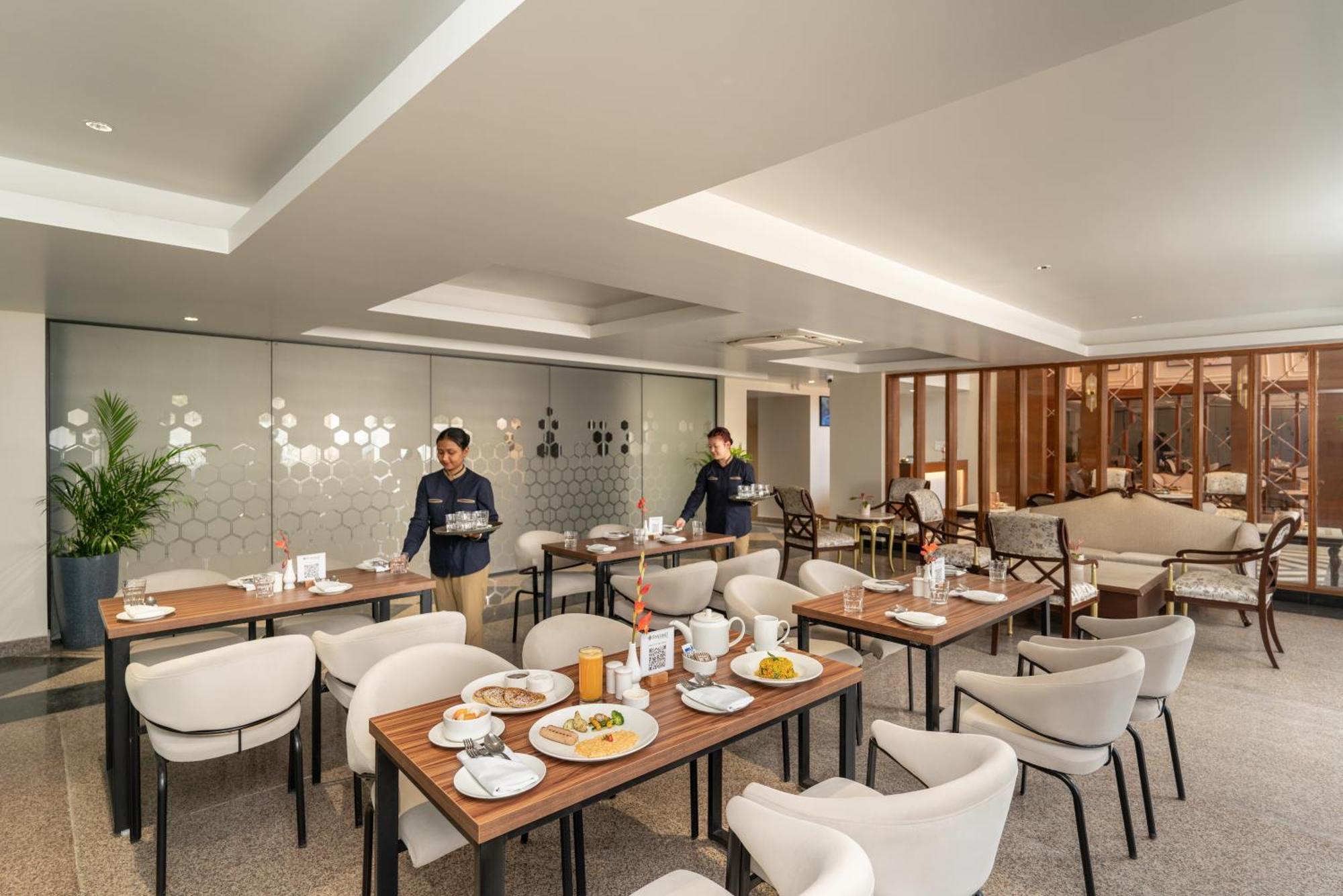 Hotel Foxtrail, Sector 42 - Am Kollection Gurgaon
