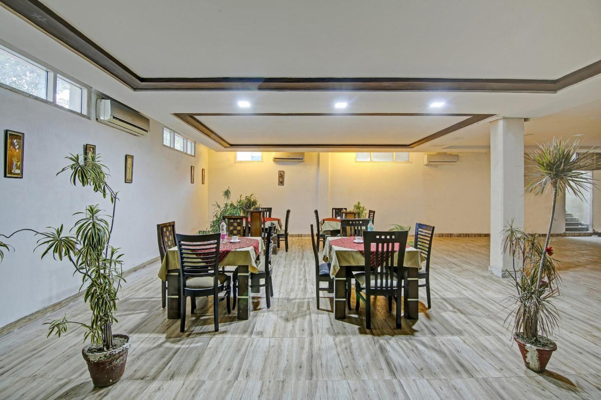 Hotel Collection O Imperial Oak Near Leisure Valley Park 4*