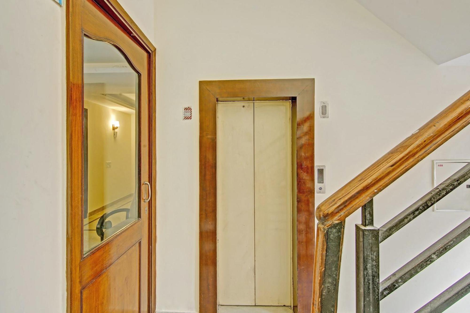 Collection O Imperial Oak Near Leisure Valley Park Hotel 4*