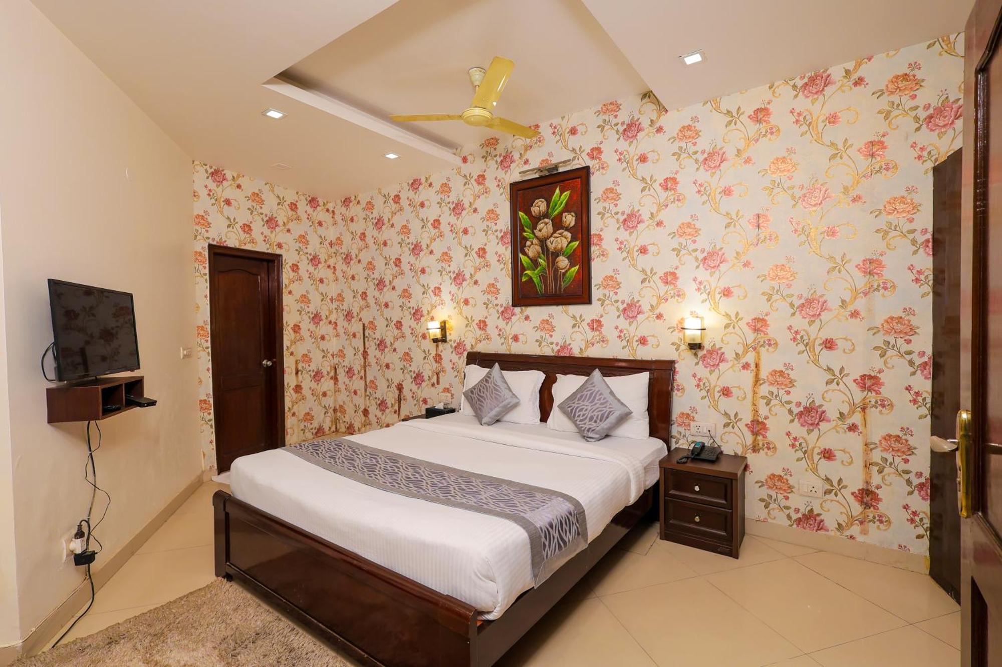 Nikko Blue - Boutique Hotel Gurgaon