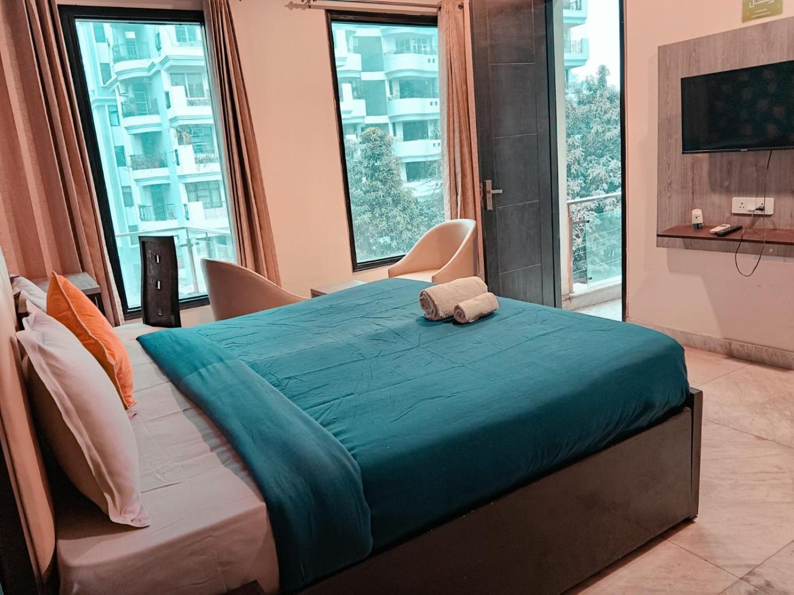 Lime Tree Service Golf Course Road, Apartment