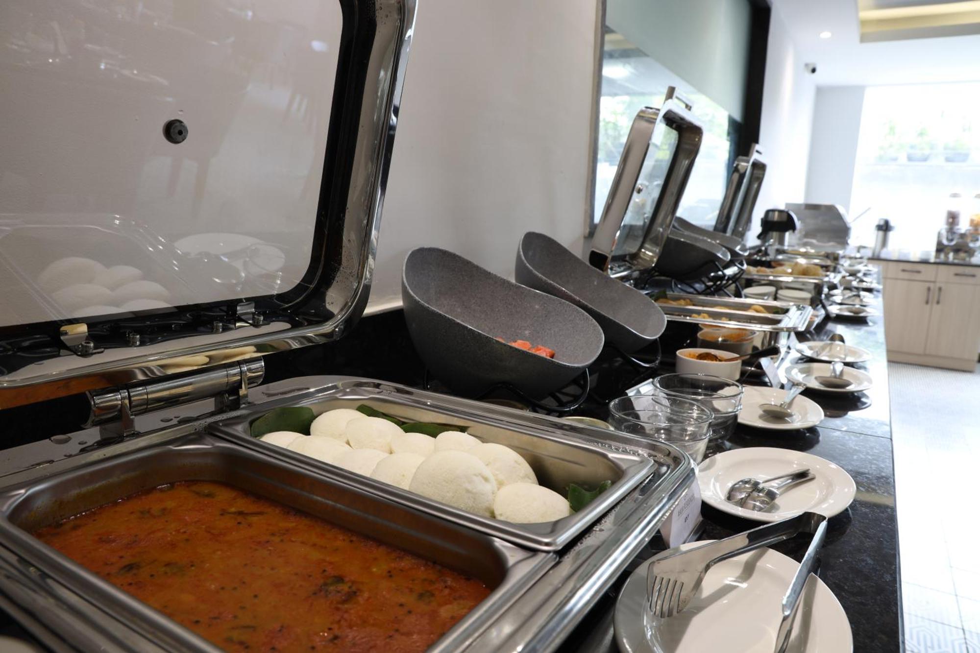 Hotel Ahuja Residency Mayfield Garden 3*