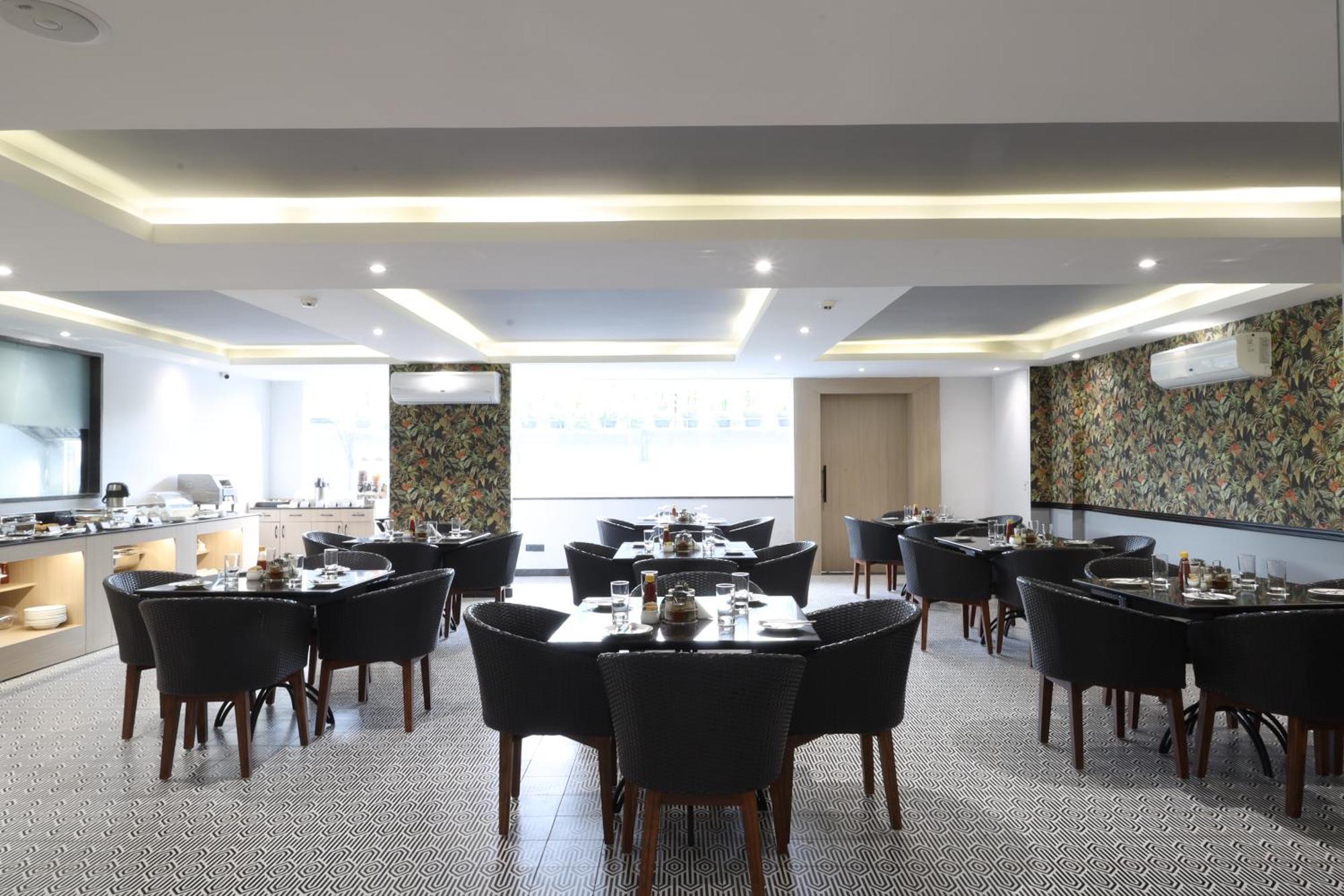 Ahuja Residency Mayfield Garden 3* Gurgaon