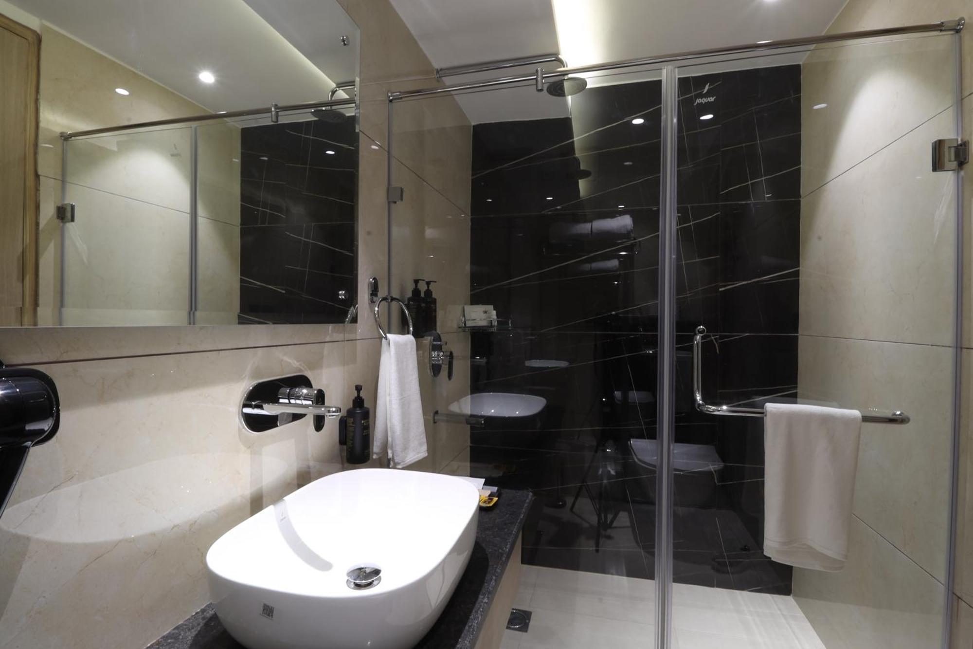 Hotel Ahuja Residency Mayfield Garden 3*