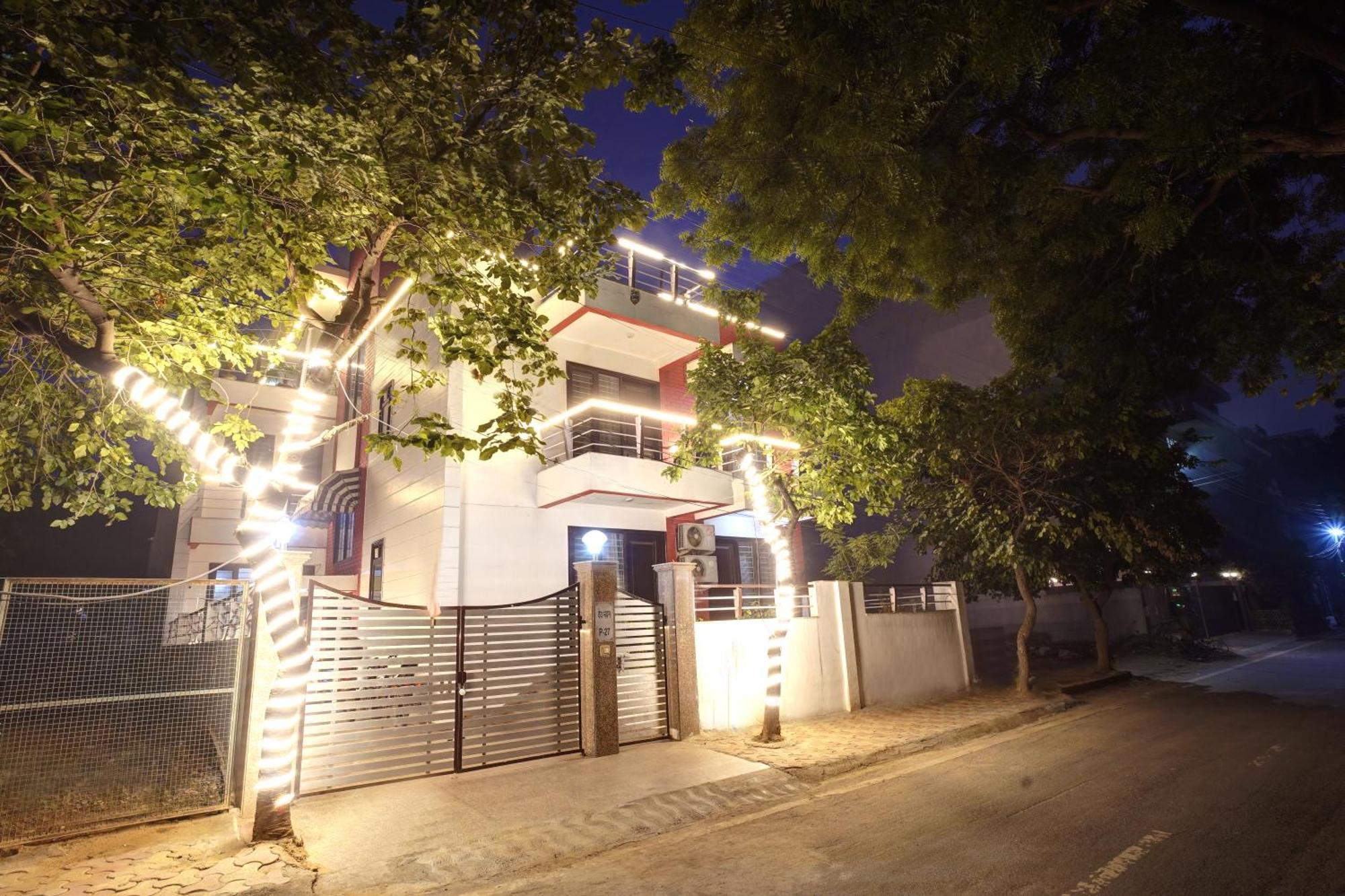 Nexhub - Huda Centre Hotel Gurgaon