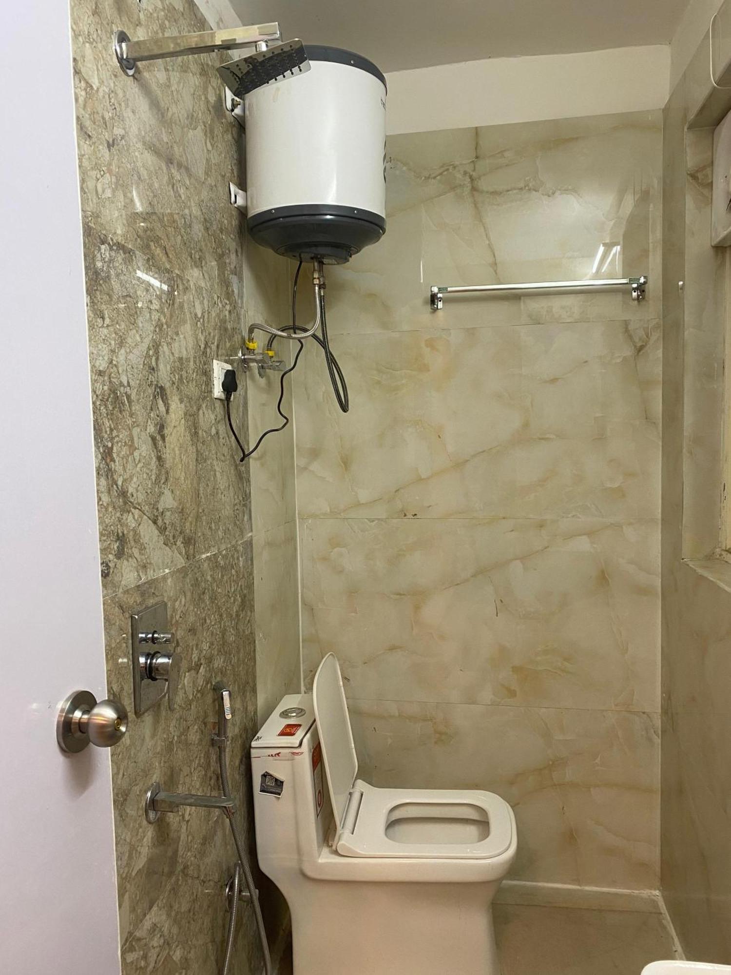 The Sandalwood By La Carnation I Faridabad-gurgaon Road Hotel
