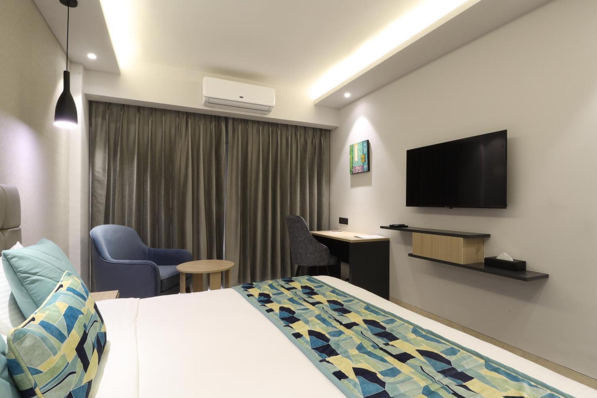 Ahuja Residency Mayfield Garden 3*
