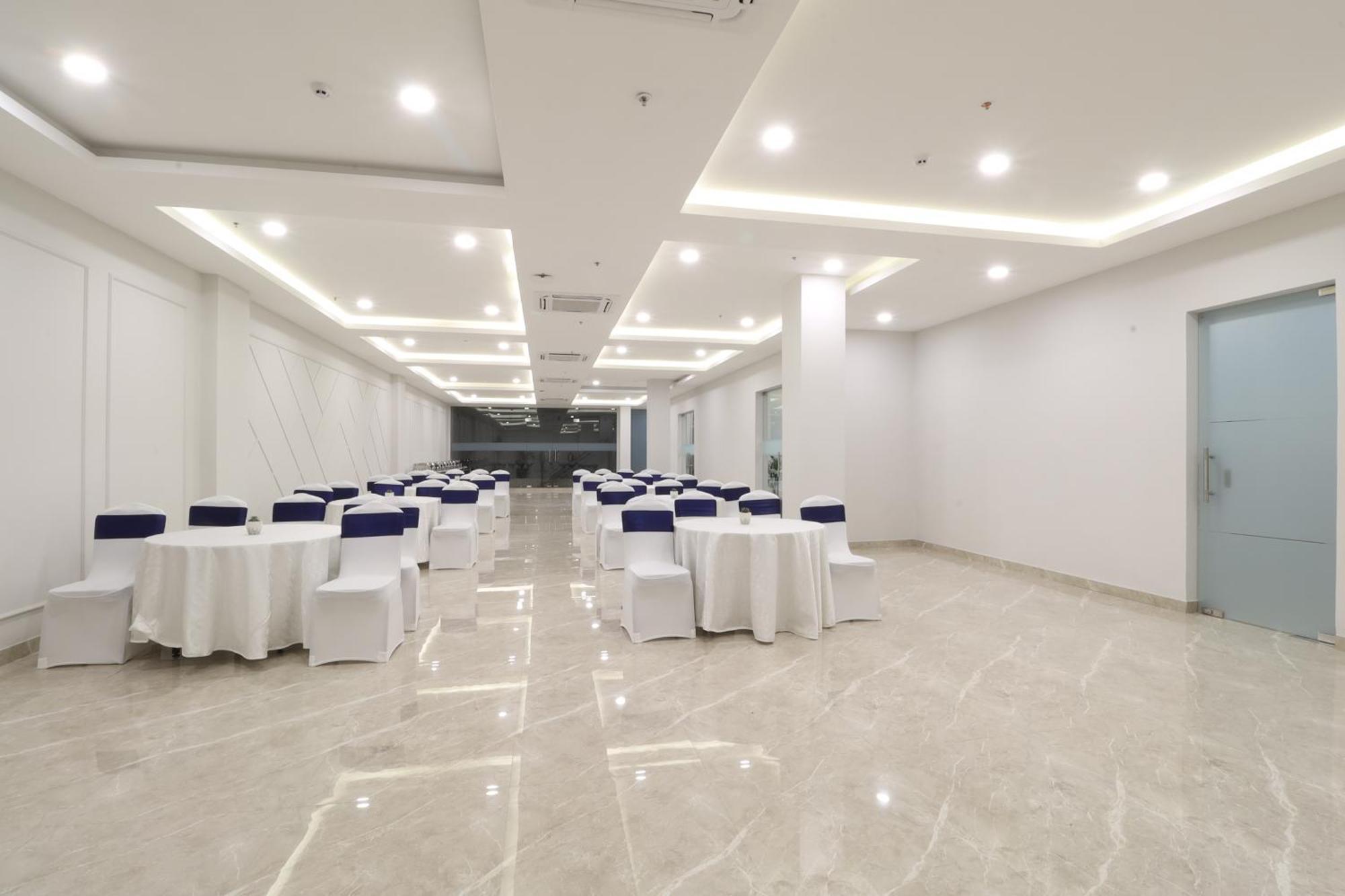 Ahuja Residency Mayfield Garden 3*