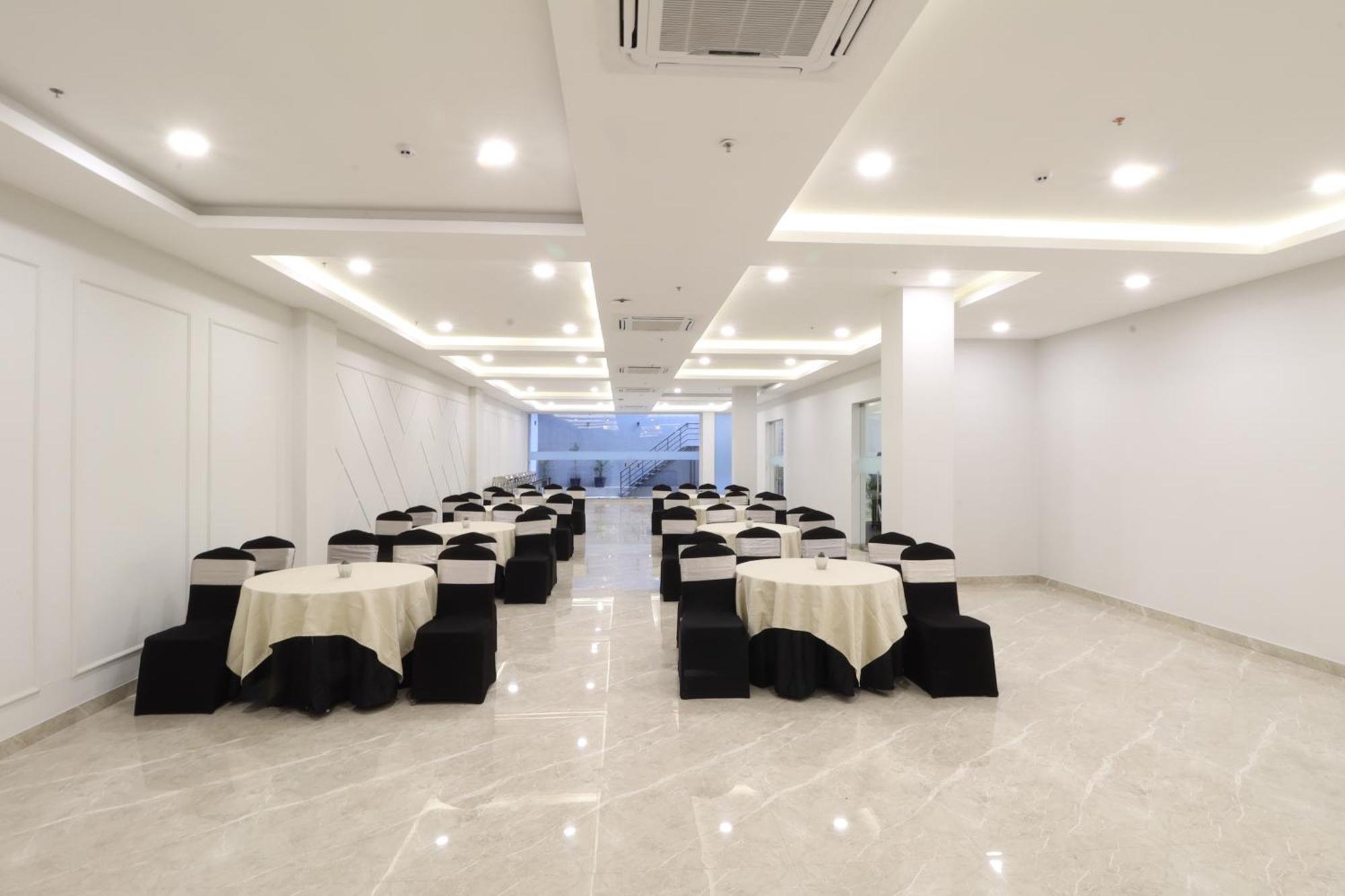 Ahuja Residency Mayfield Garden Hotel Gurgaon