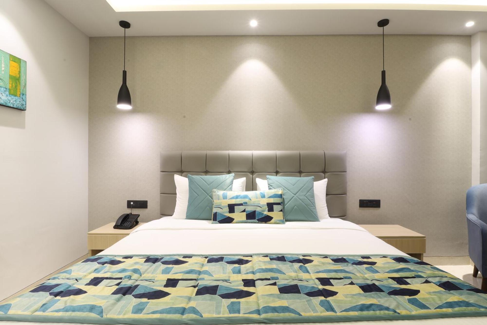 Hotel Ahuja Residency Mayfield Garden 3*