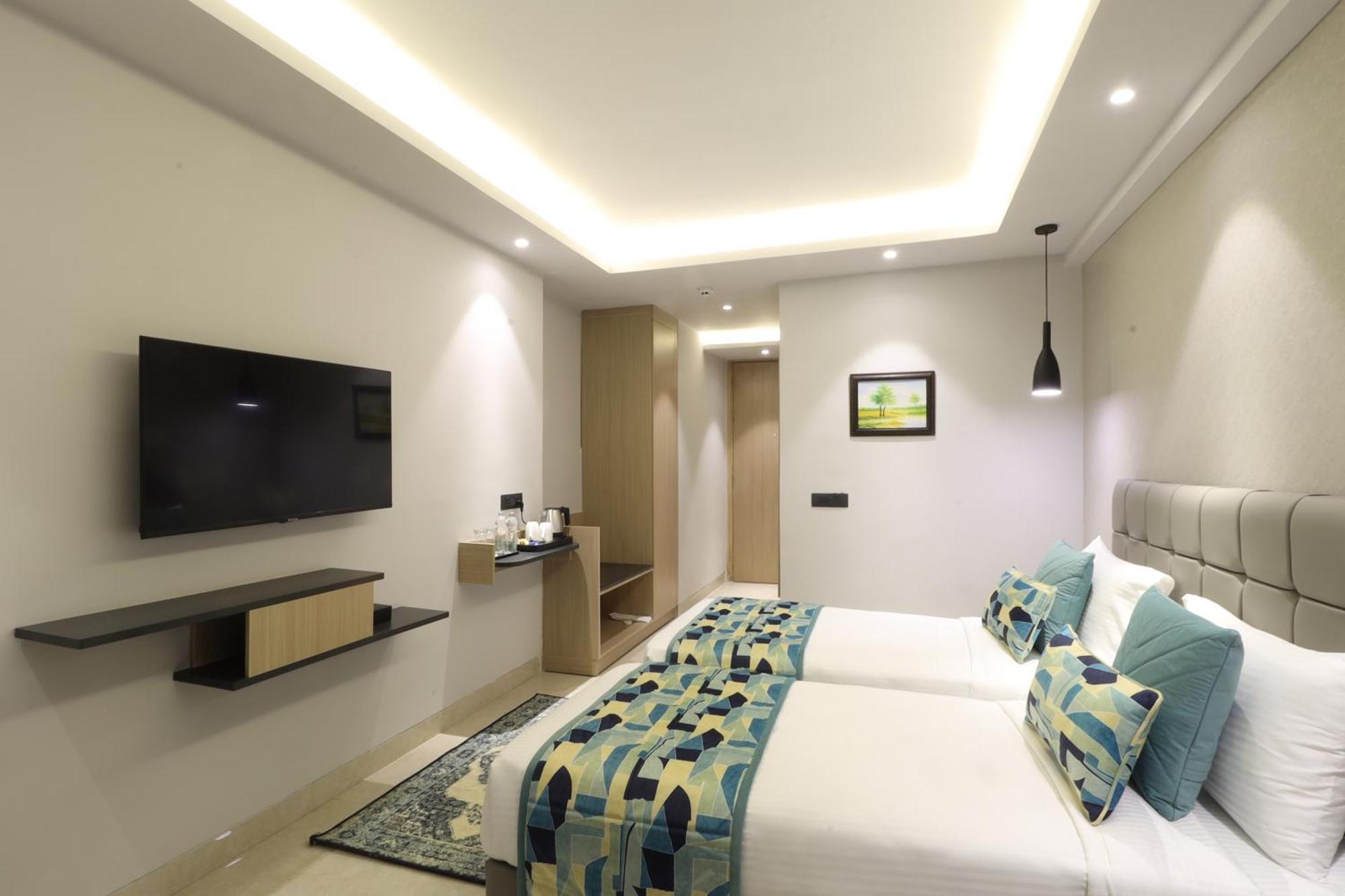 Ahuja Residency Mayfield Garden Hotel Gurgaon
