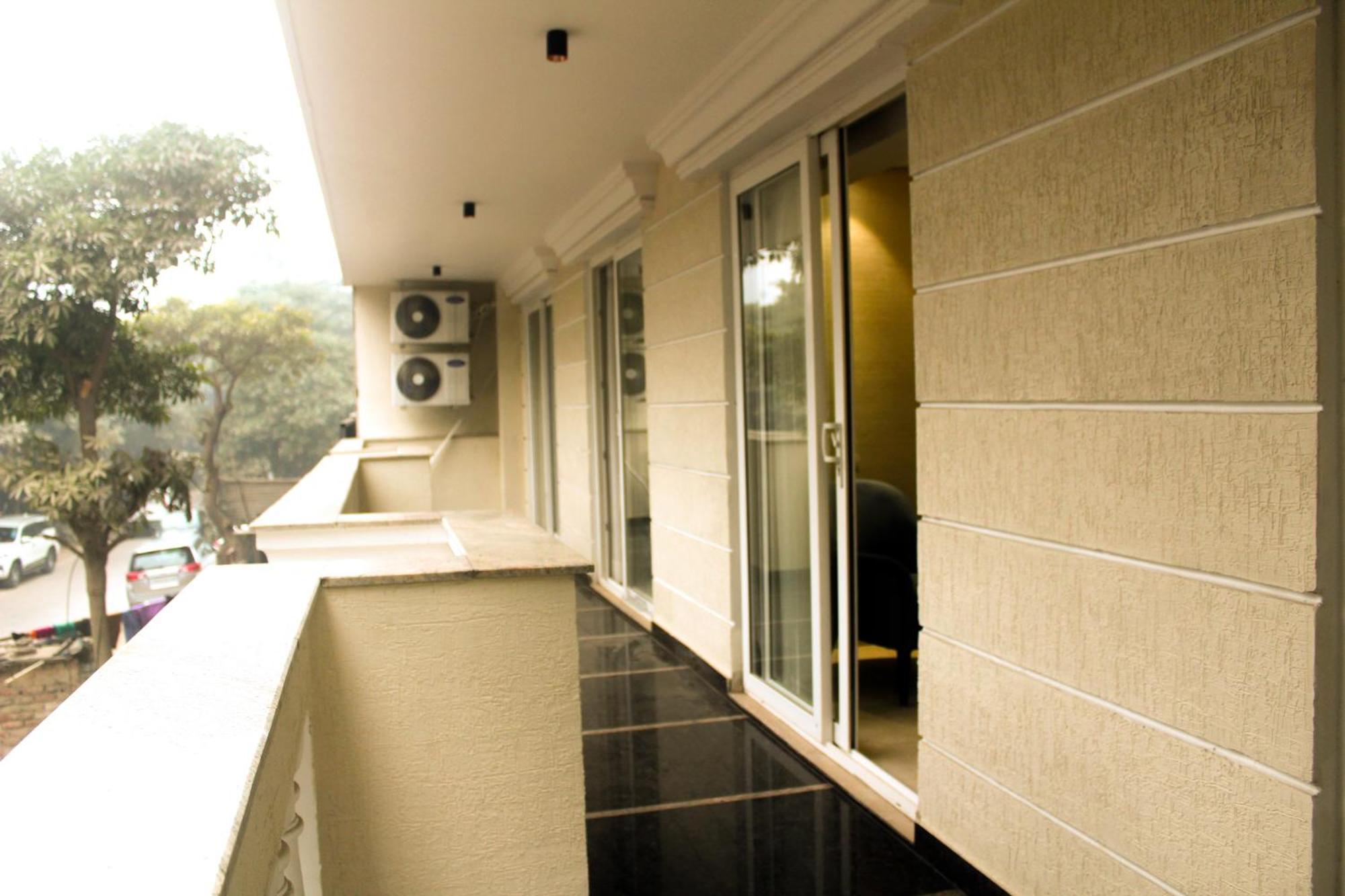 Ahuja Residency Mayfield Garden Hotel Gurgaon