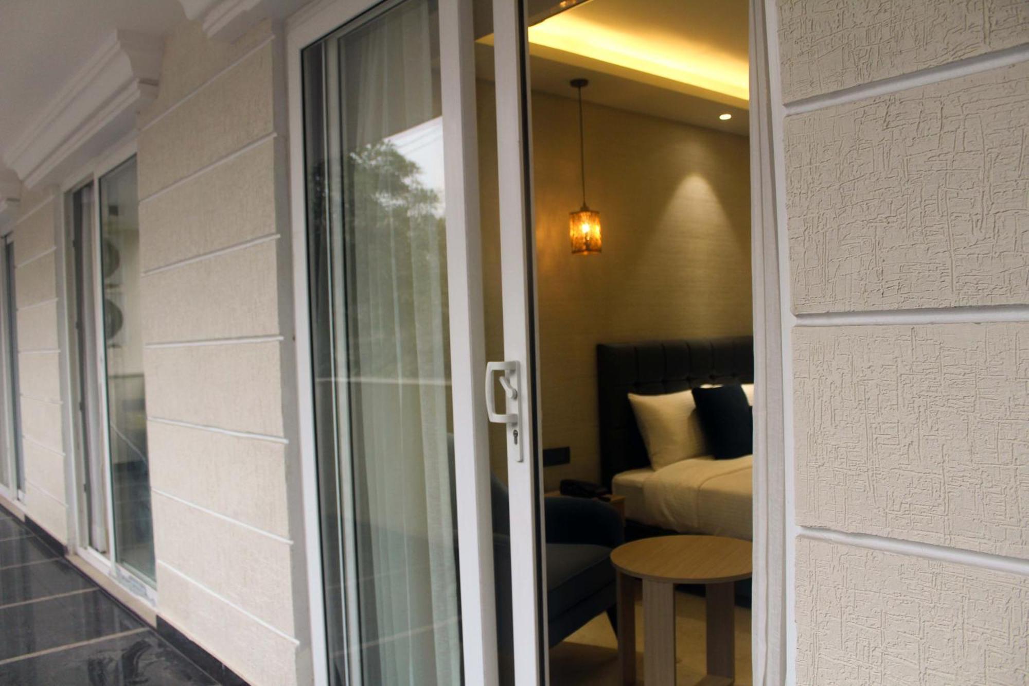 Ahuja Residency Mayfield Garden Hotel 3*