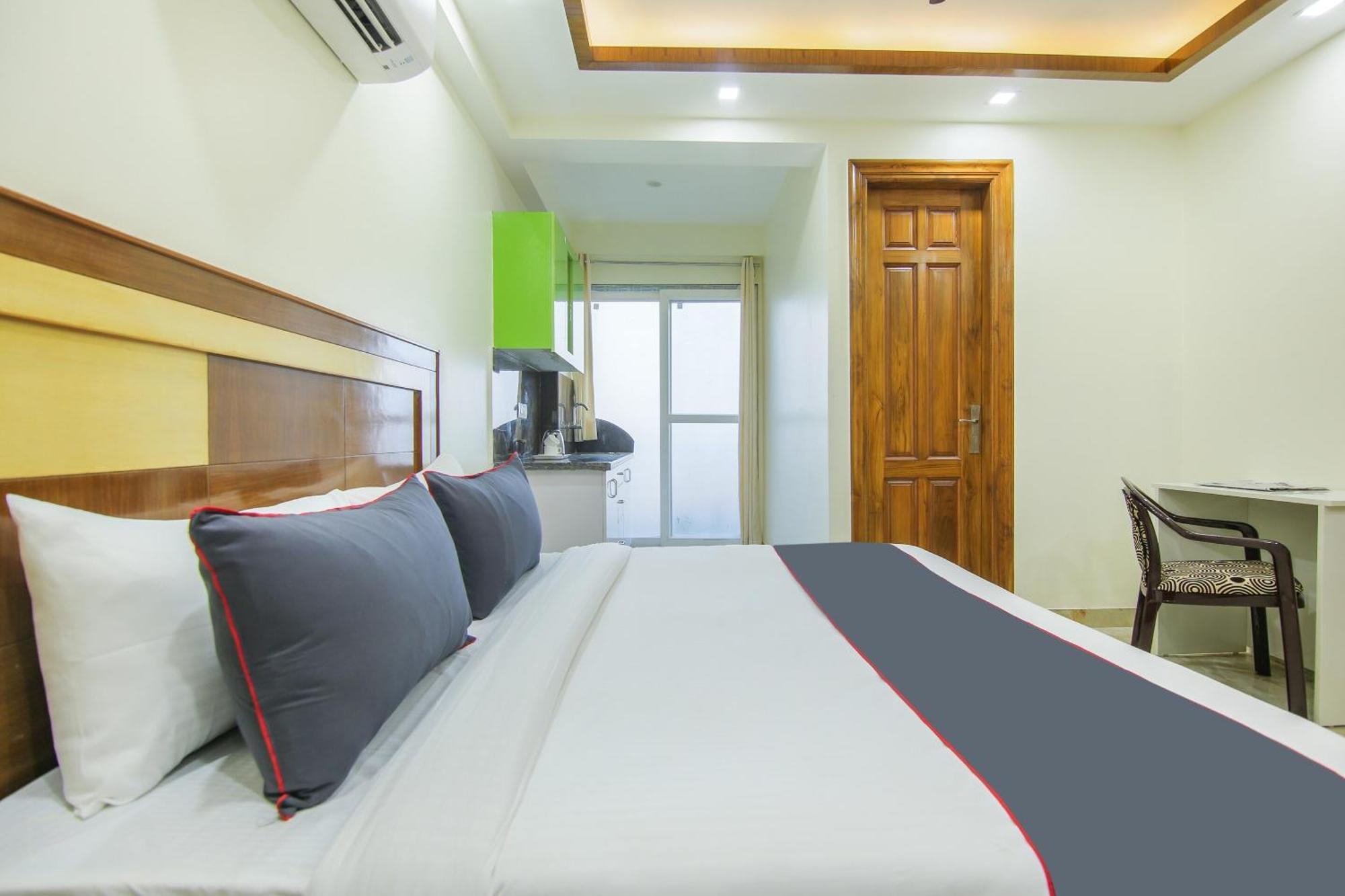 Super Collection O Corporate Near Omaxe Celebration Mall 4*