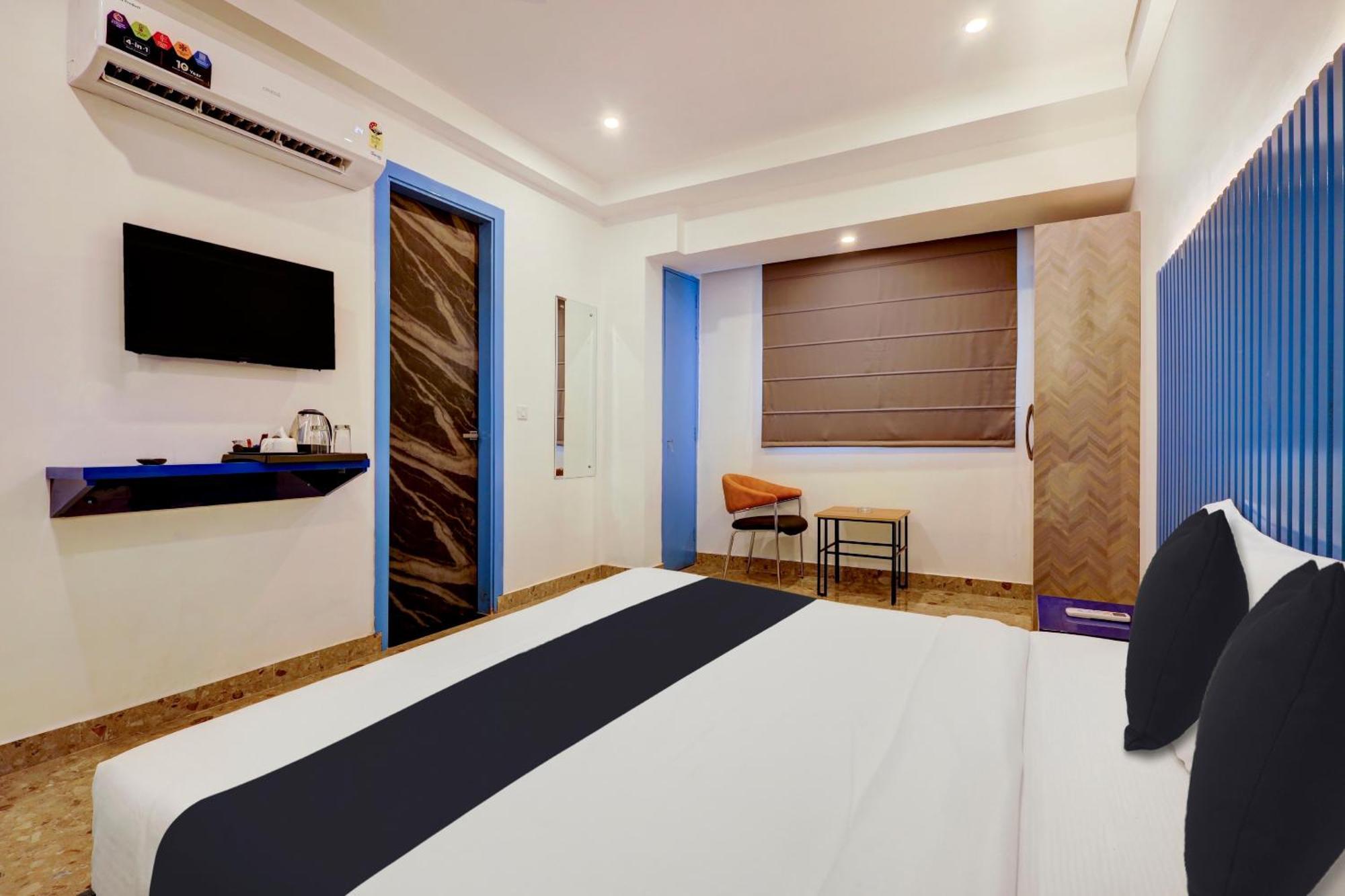 Townhouse Oak Elite Golf Hotel Gurgaon