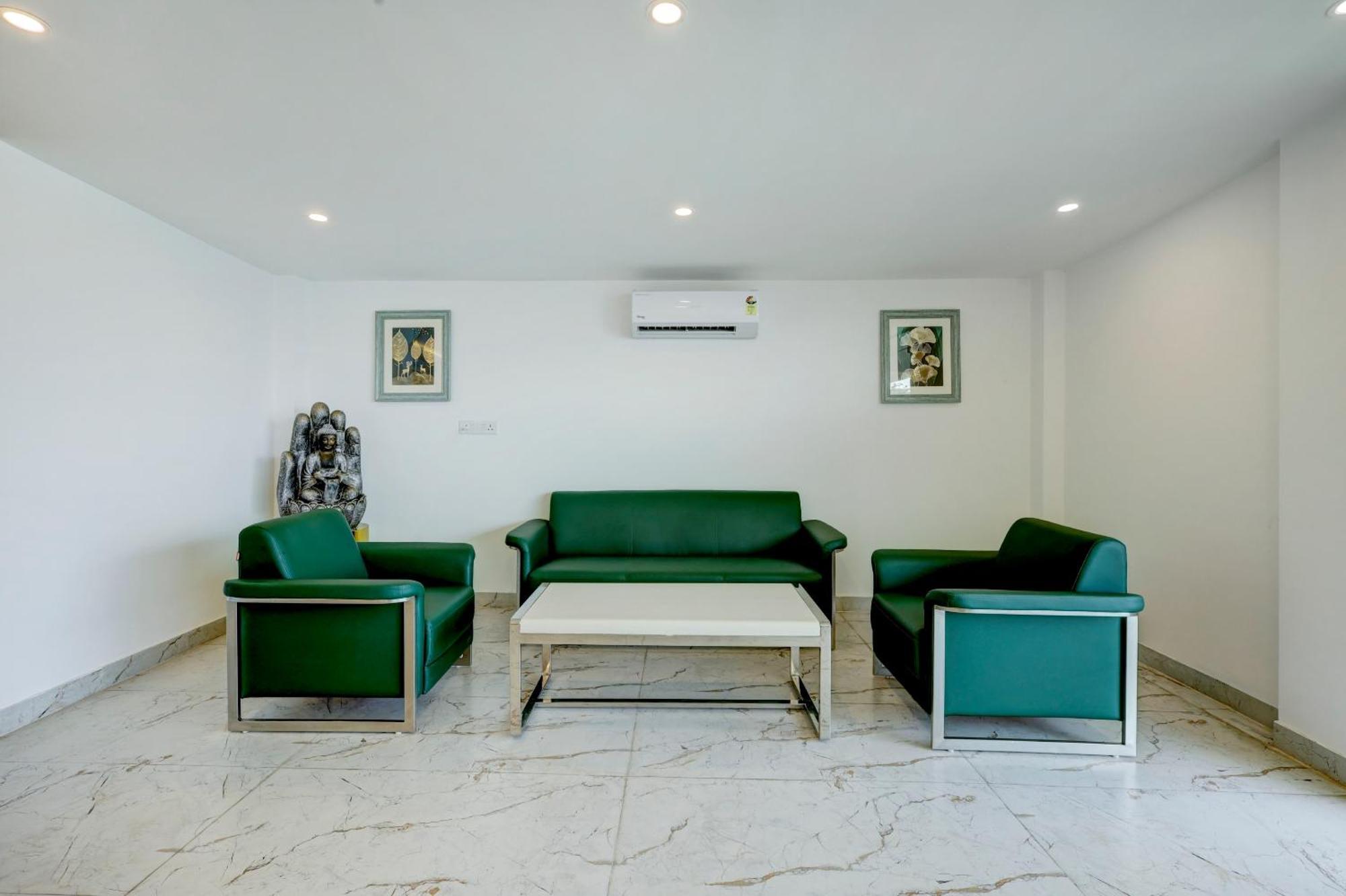 Hotel Townhouse Oak Elite Golf Gurgaon