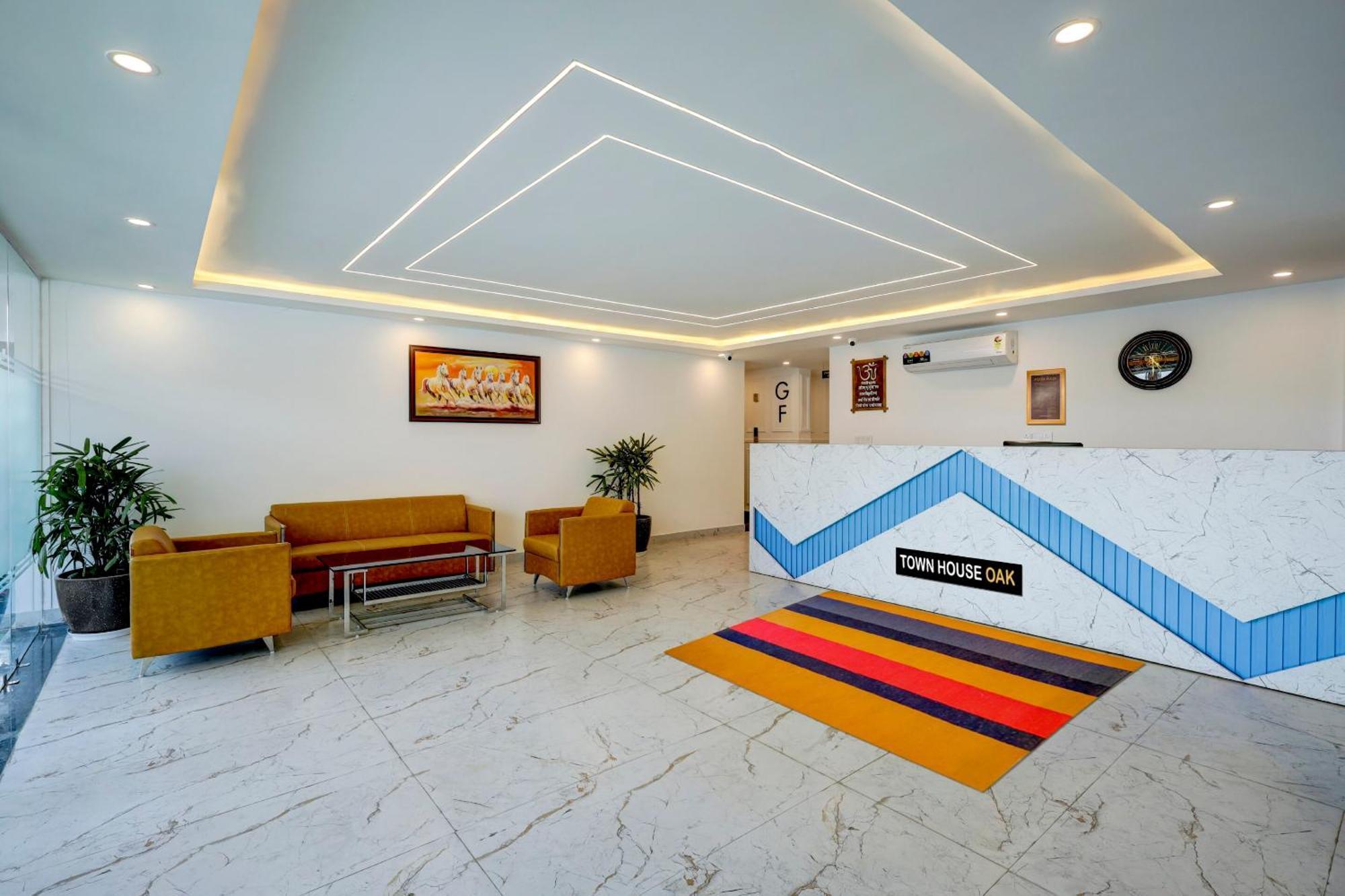 Townhouse Oak Elite Golf Hotel Gurgaon