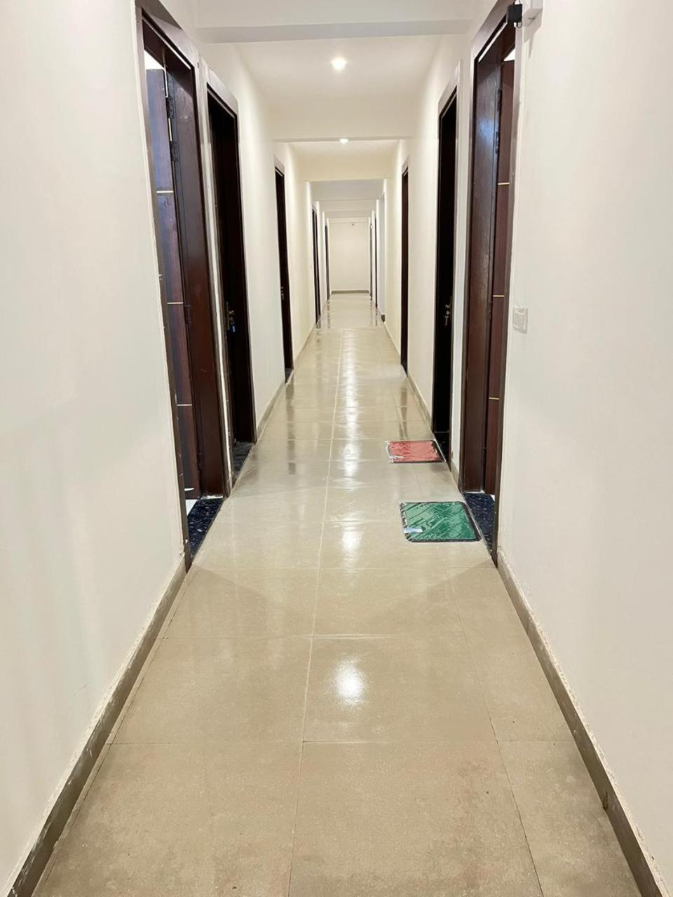 Apna Homes & I Gurugram I Sector-71 Hotel