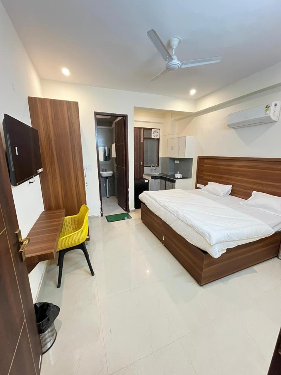 Apna Homes & I Gurugram I Sector-71 Hotel Gurgaon