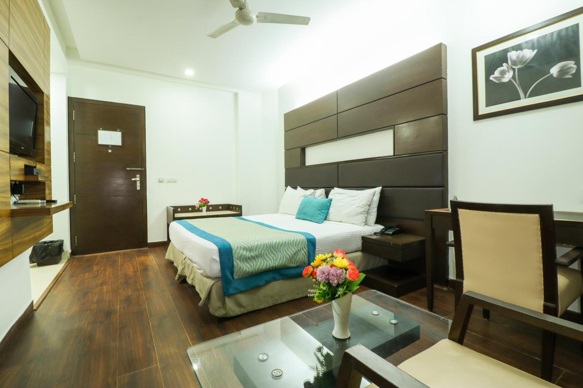 Stunning Close To Mg Road Metro