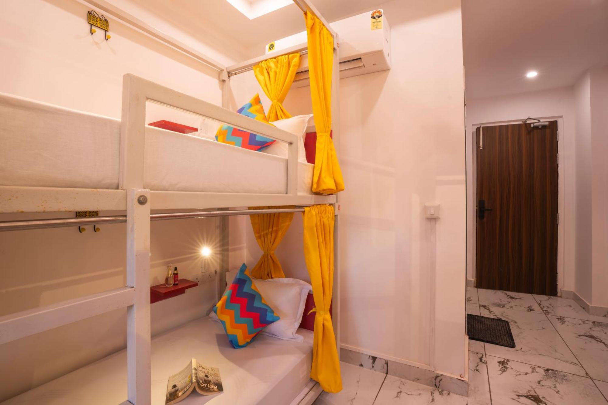 Gostops Gurugram, Baani Square Hostel *