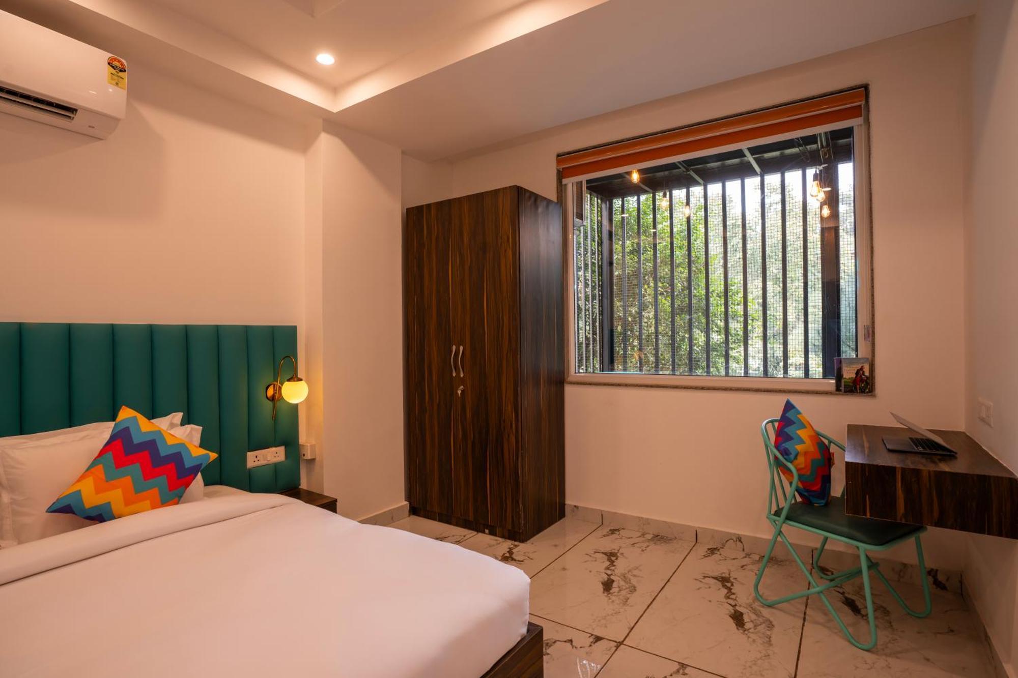 Gostops Gurugram, Baani Square Hostel *