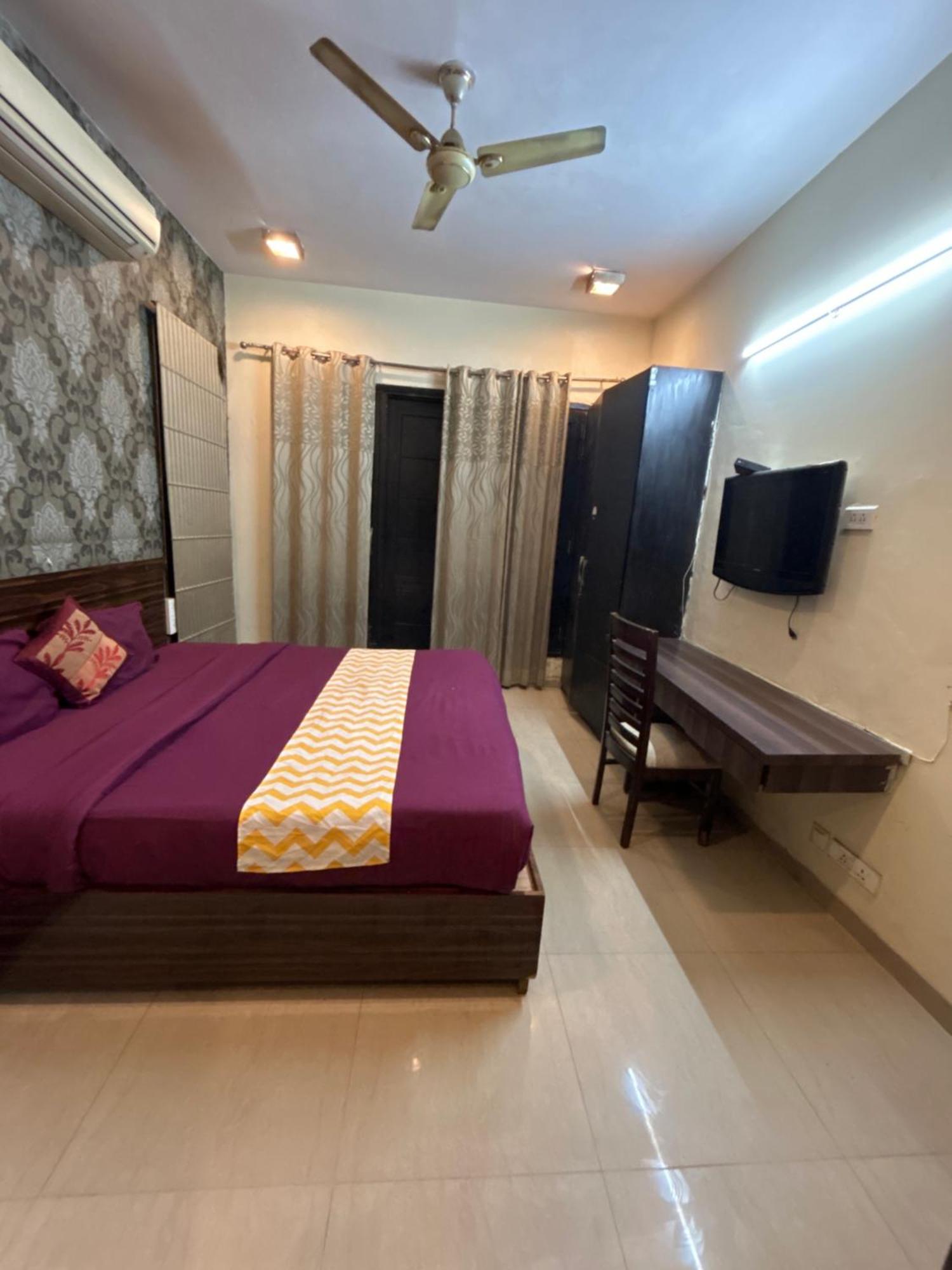 Hotel Bellmore Gurgaon