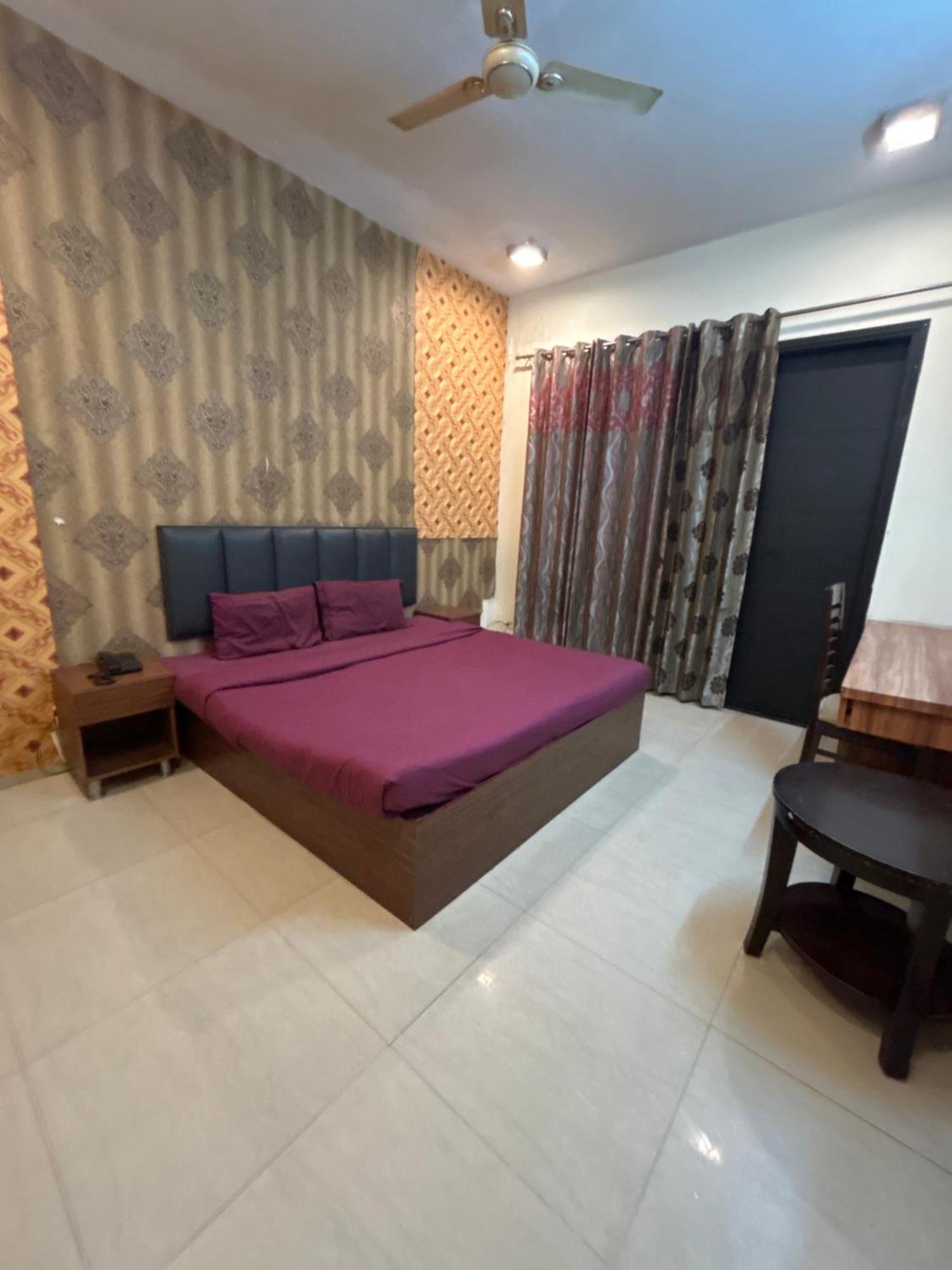 Bellmore Hotel