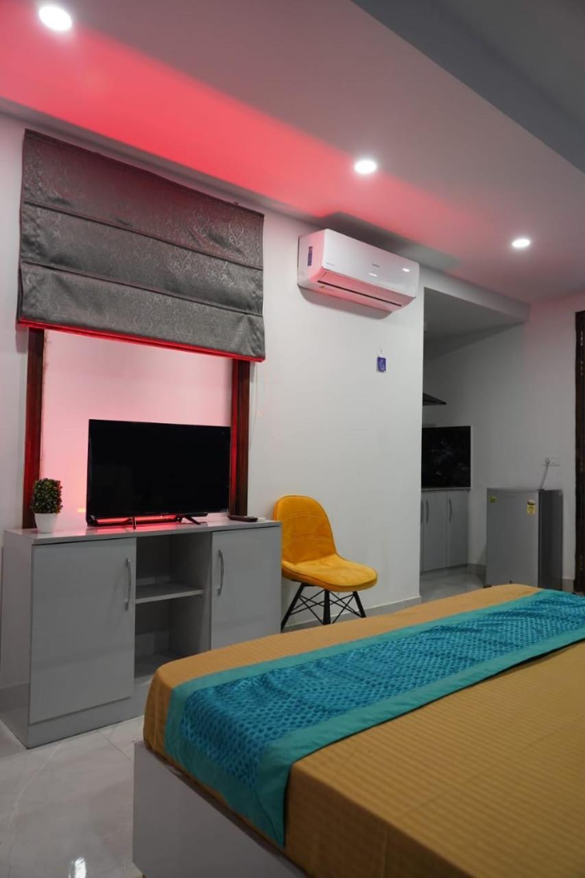 Rentdoor- Luxury Studio Service Sector -46 Gurgaon