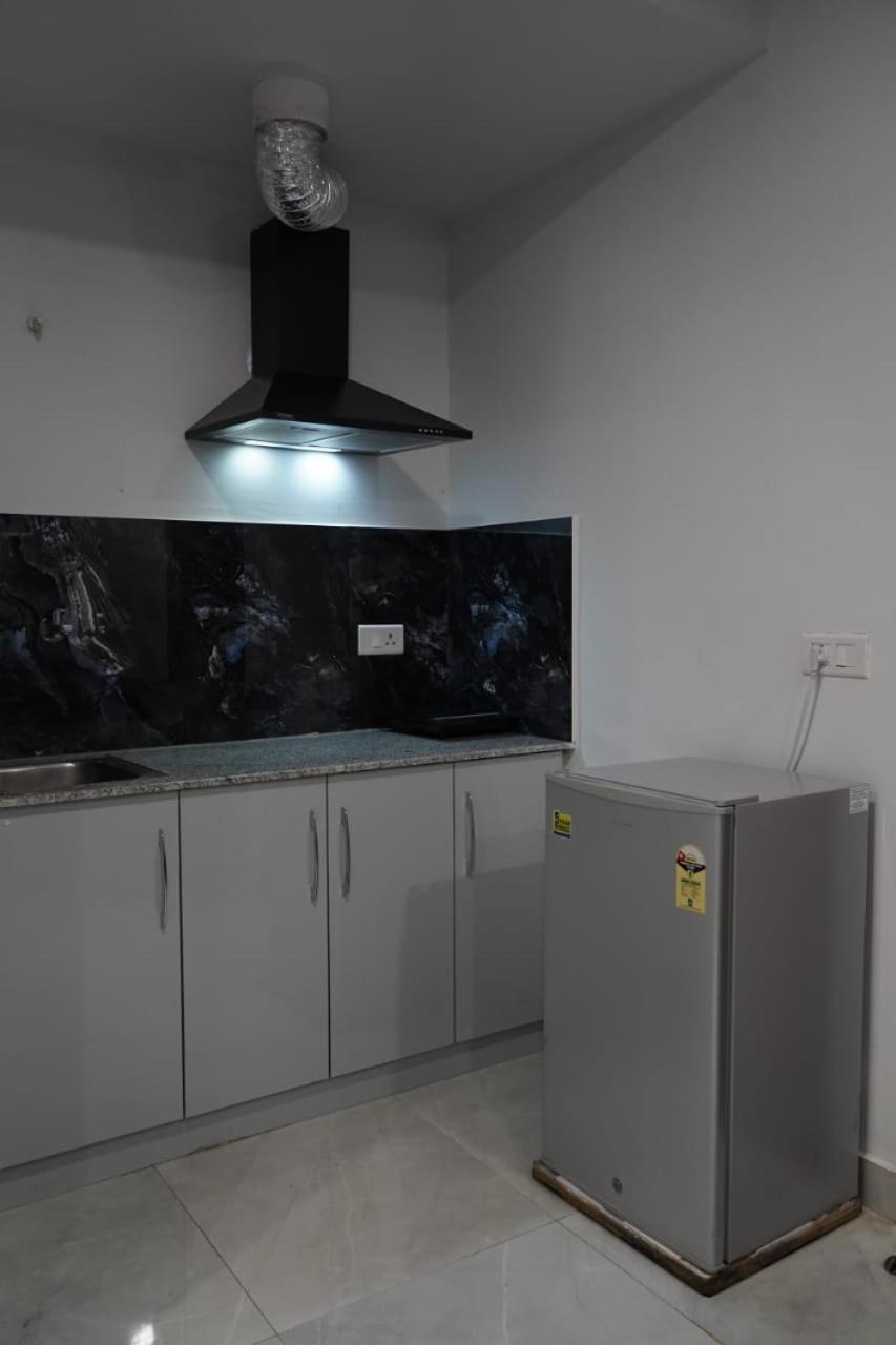 Rentdoor- Luxury Studio Service Sector -46 *