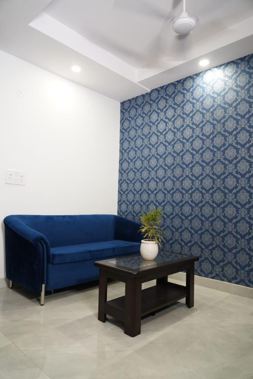 Rentdoor- Luxury Studio Service Sector -46 Gurgaon