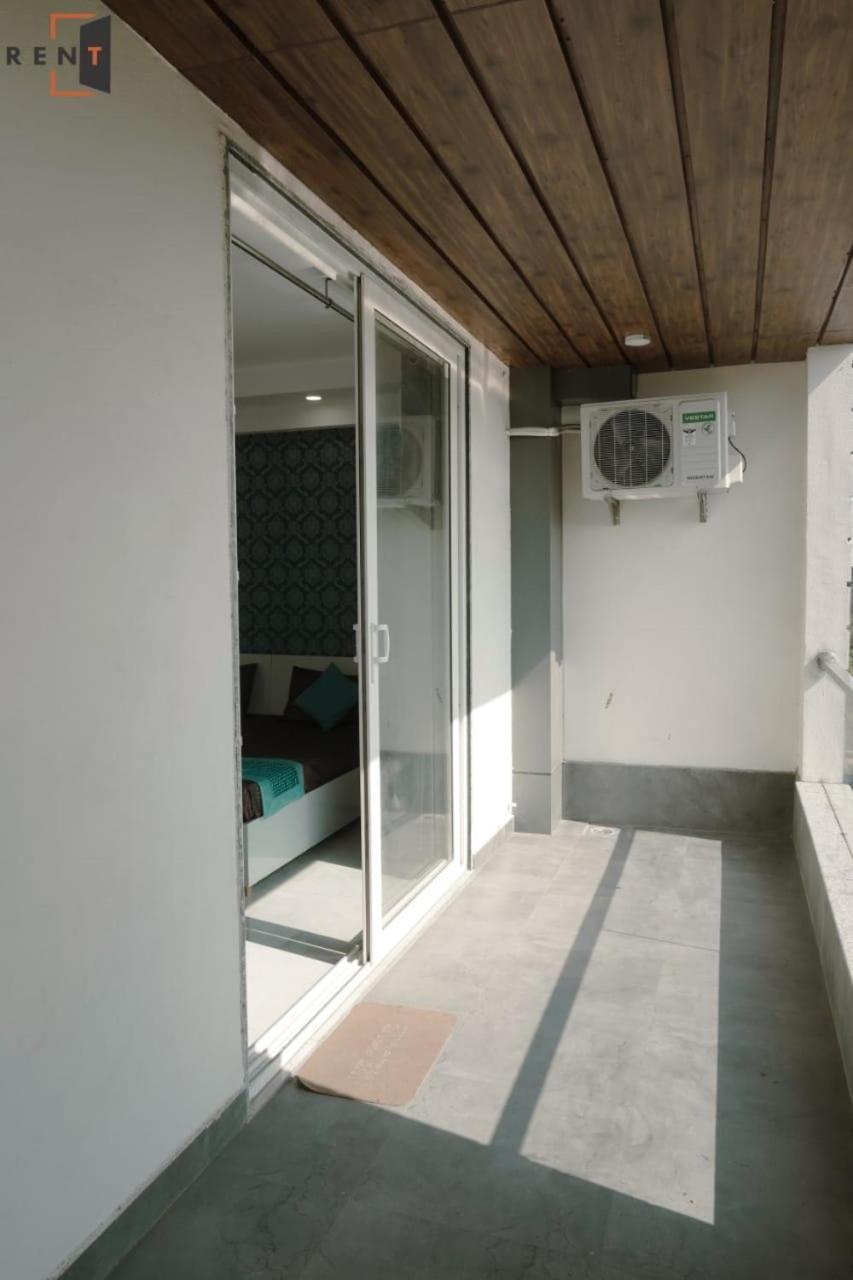 Bed & Breakfast Rentdoor- Luxury Studio Service Sector -46 Gurgaon